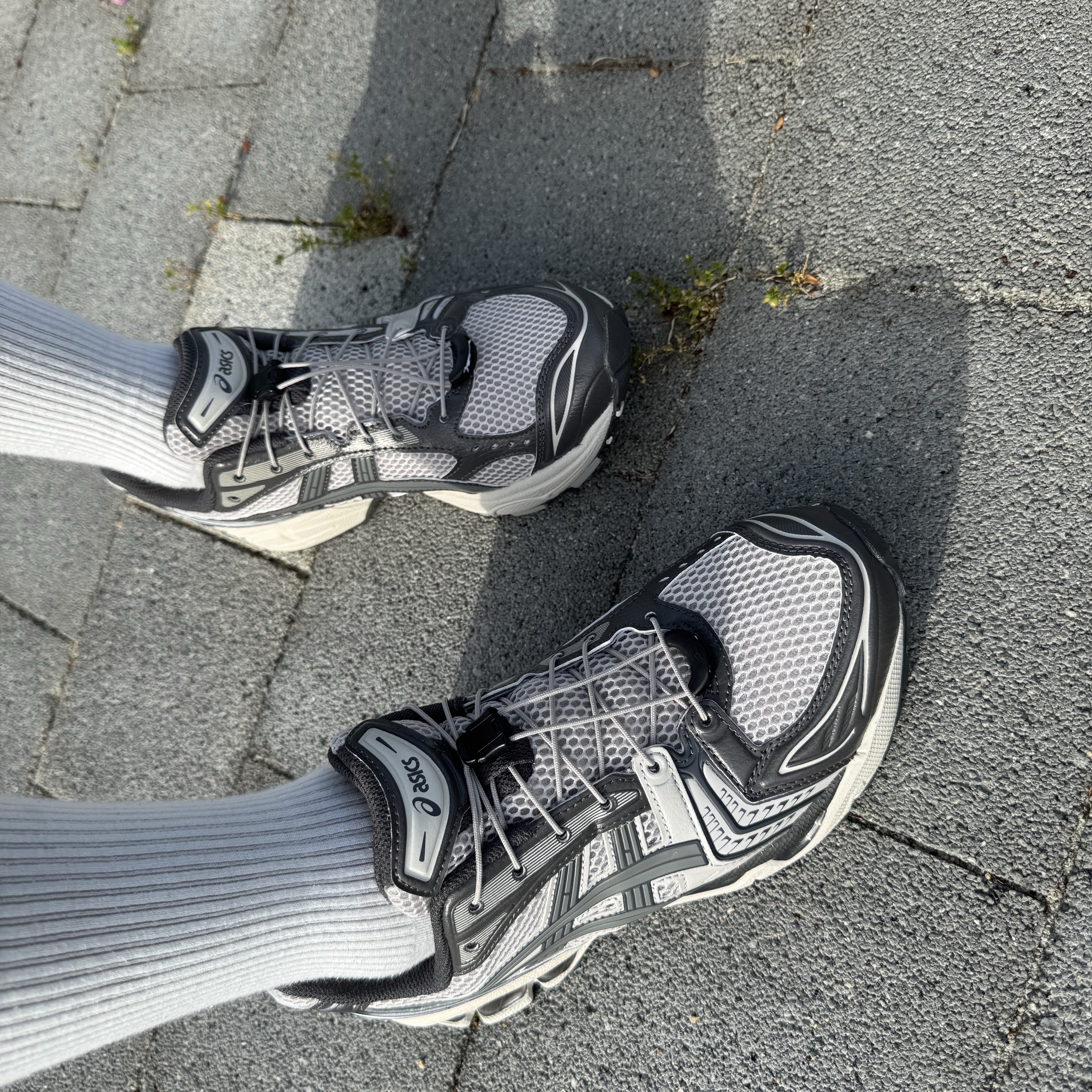 Asics Unlimited Gel-Kayano 14 Oyster Grey Clay Grey 착용 스타일 - 1