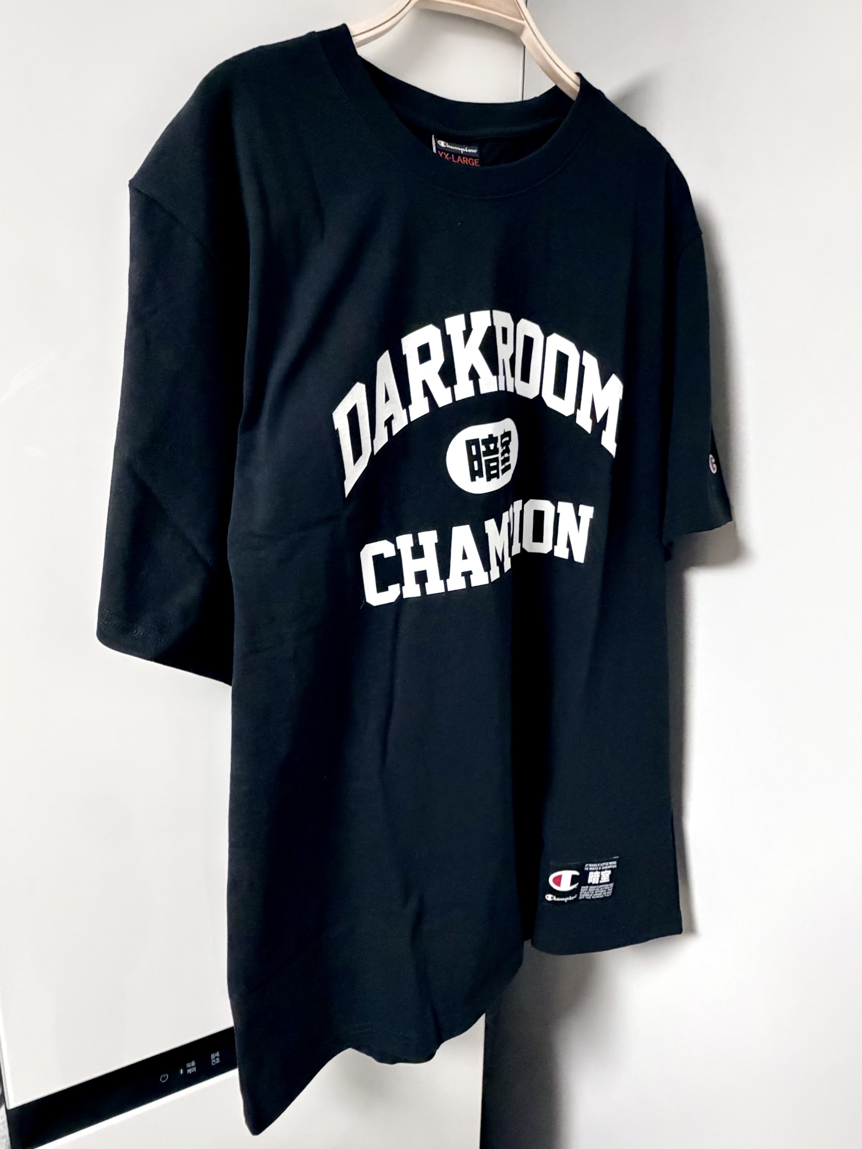Champion x Darkr8m Studio Short Sleeve T-Shirt Black 착용 스타일