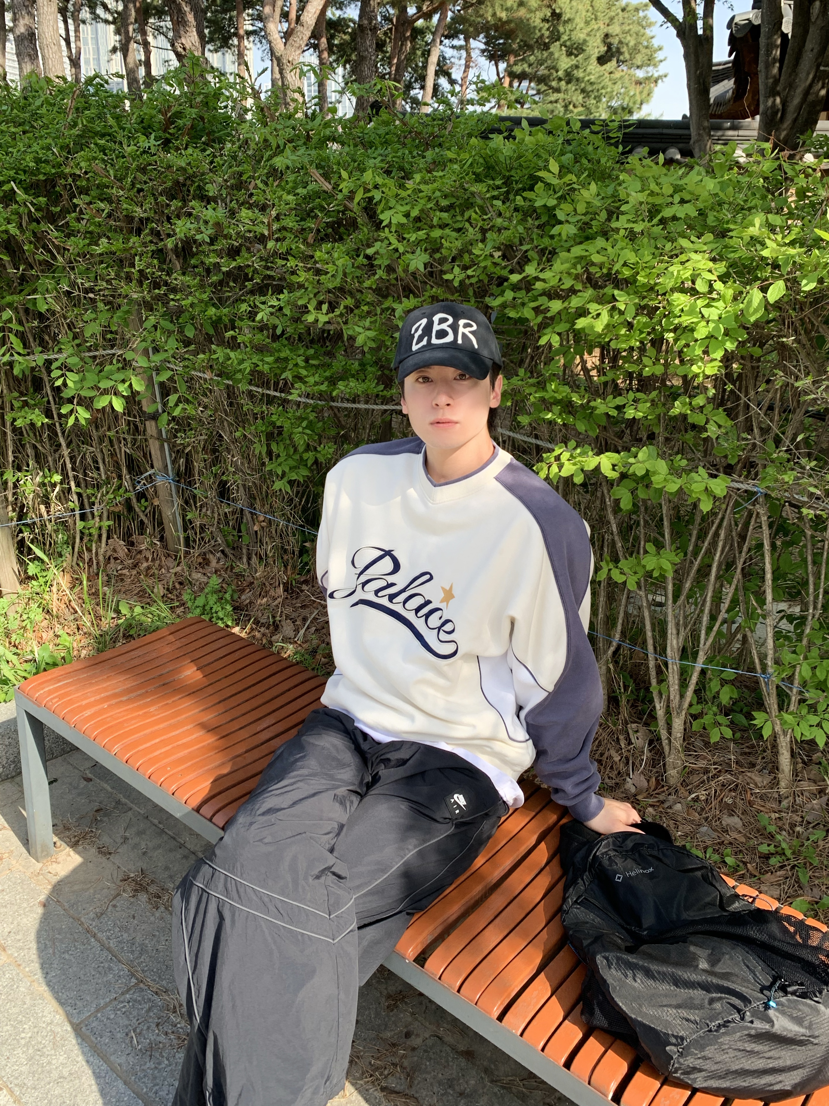 Palace Star Script Crew Soft White - 24SS, Nike Solo Swoosh Track Pants Black - Asia 착용 스타일 - 2