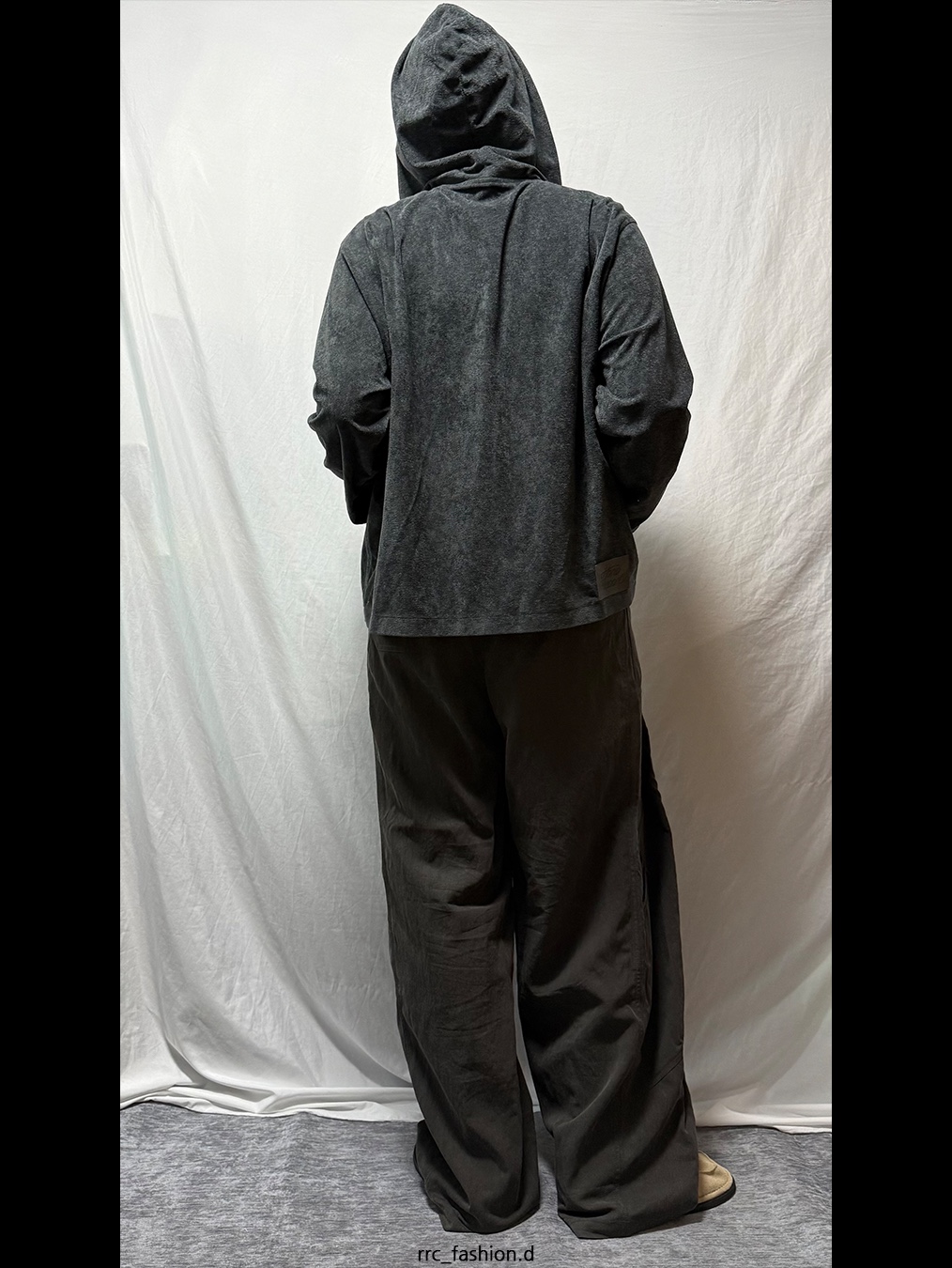 Begin202 Nycoma Twotuck Pants Charcoal Brown 착용 스타일 - 2