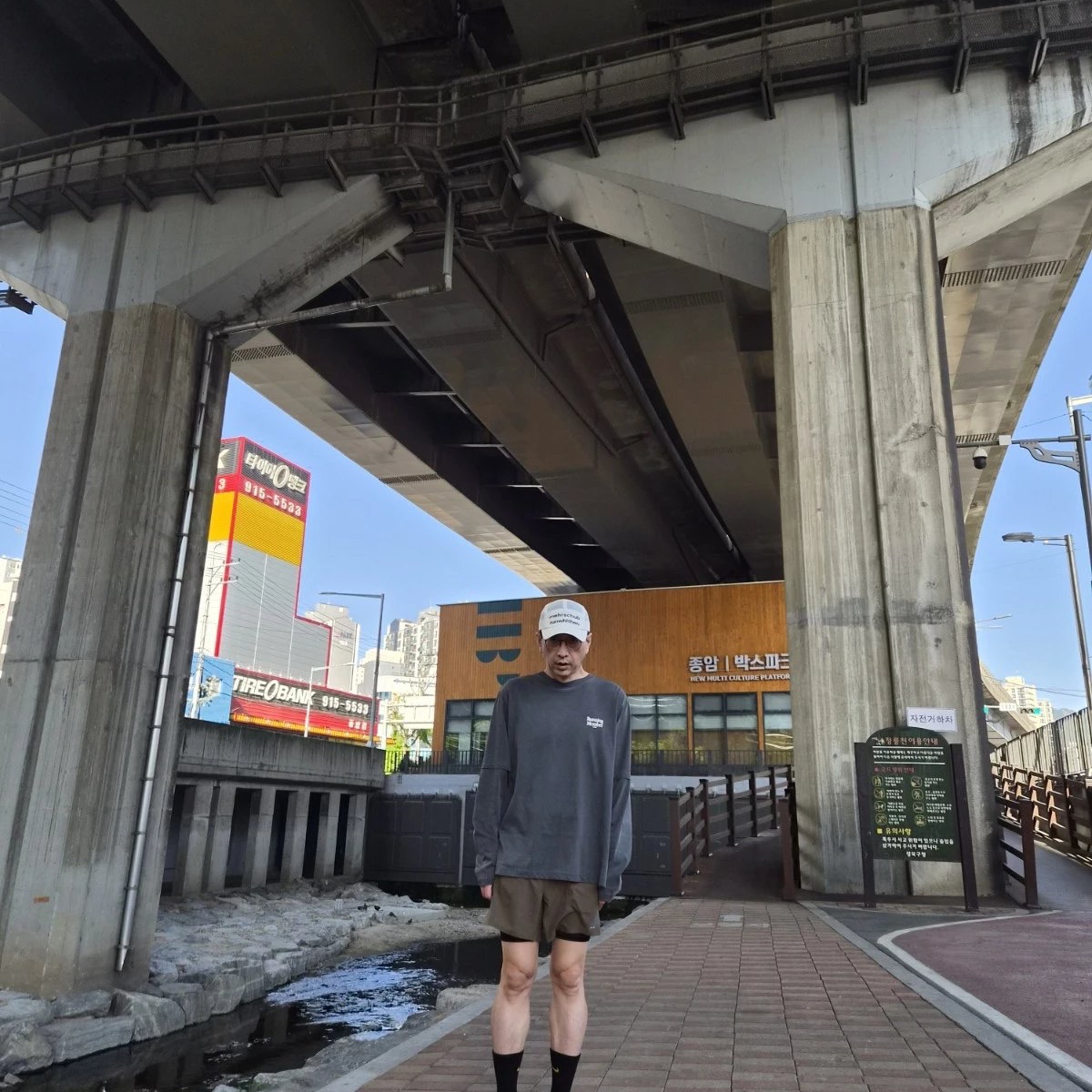 [KREAM 단독] RWR x MEHR Mesh Cap Ivory, Nike Air Zoom Pegasus 41 PRM Medium Ash Cave Stone 착용 스타일 - 2