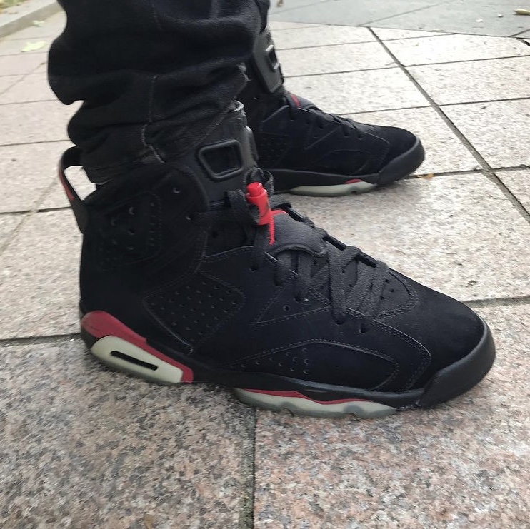 Jordan 6 Retro Black Varsity Red 2010 착용 스타일
