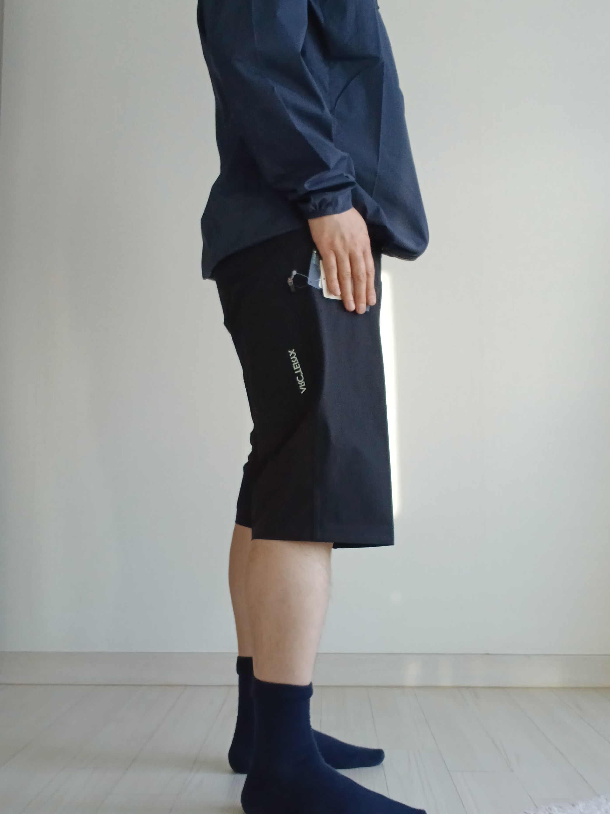 (W) Arc'teryx Rhoam Shorts Black, Arc'teryx Rhoam Shorts Black 착용 스타일 - 5
