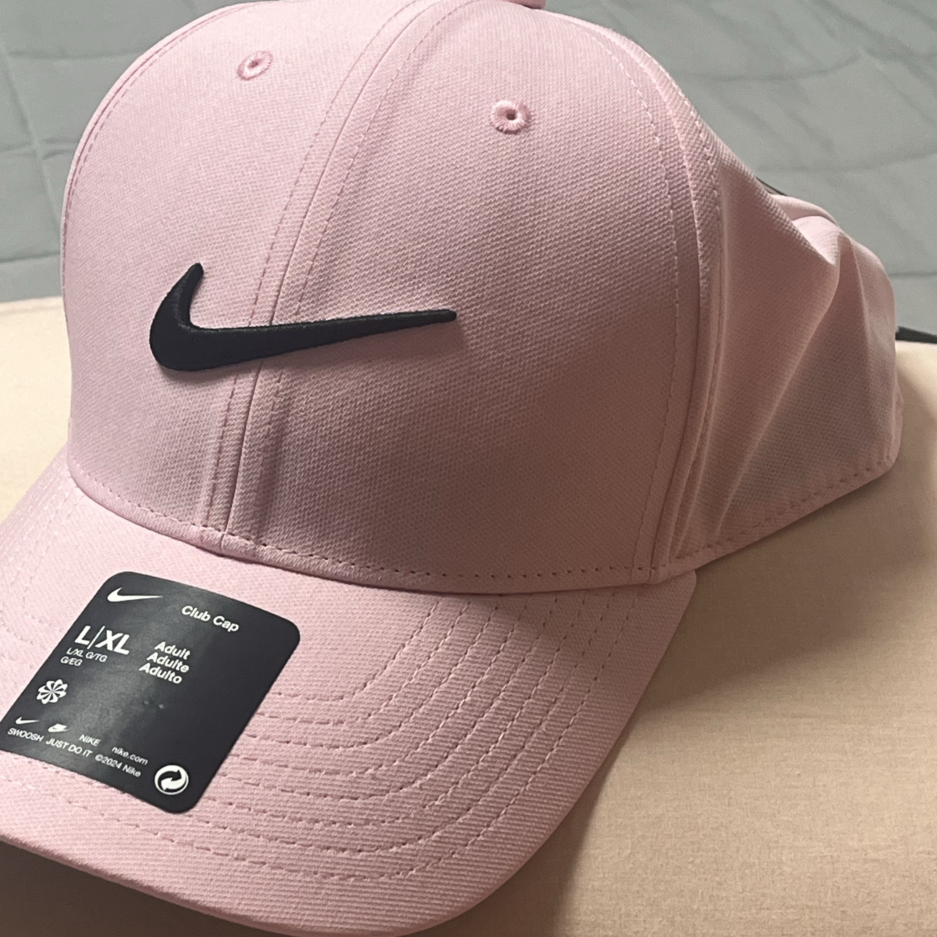 Nike Dri-Fit Club Structured Swoosh Cap Medium Soft Pink Black 착용 스타일