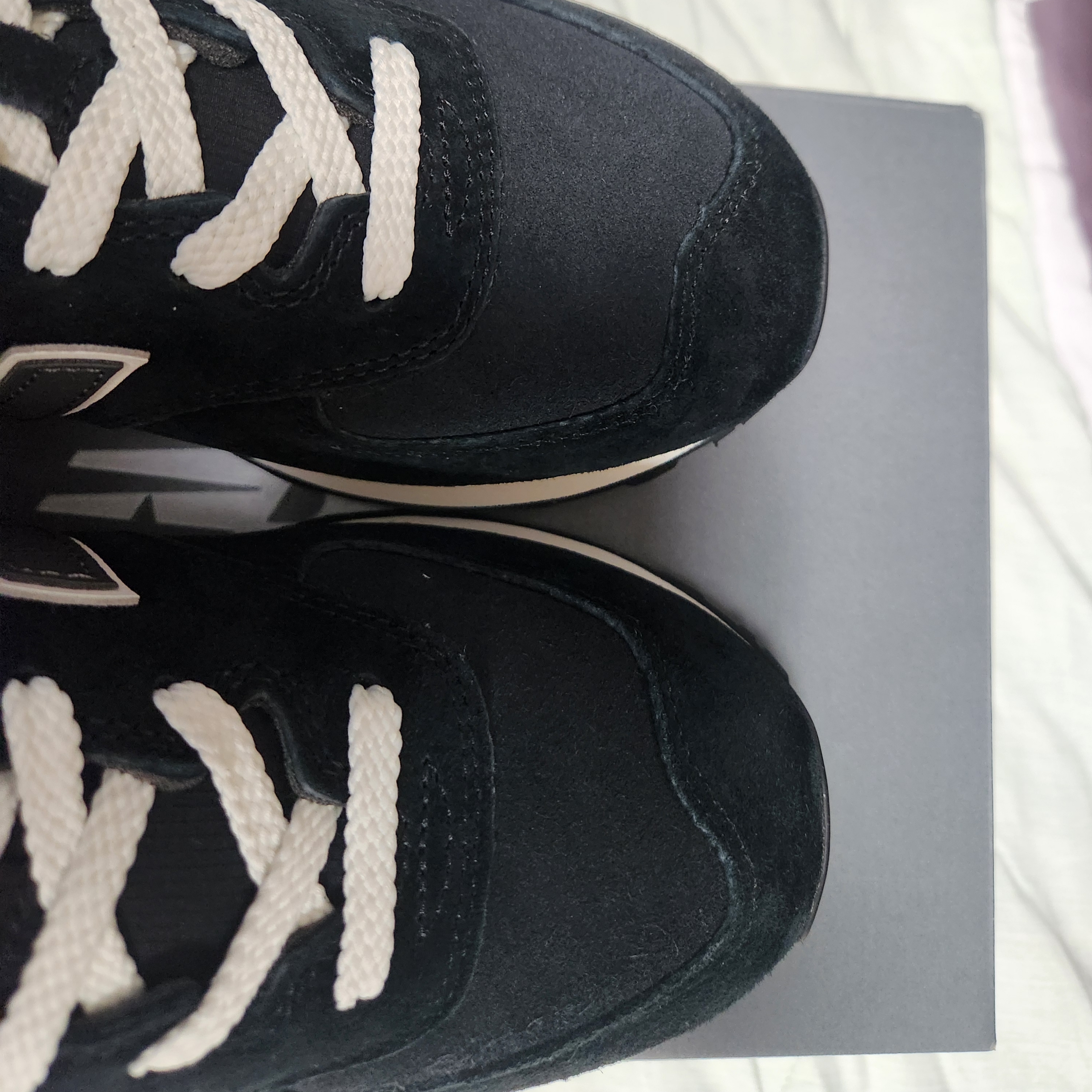 New Balance 574 Black White 착용 스타일 - 2