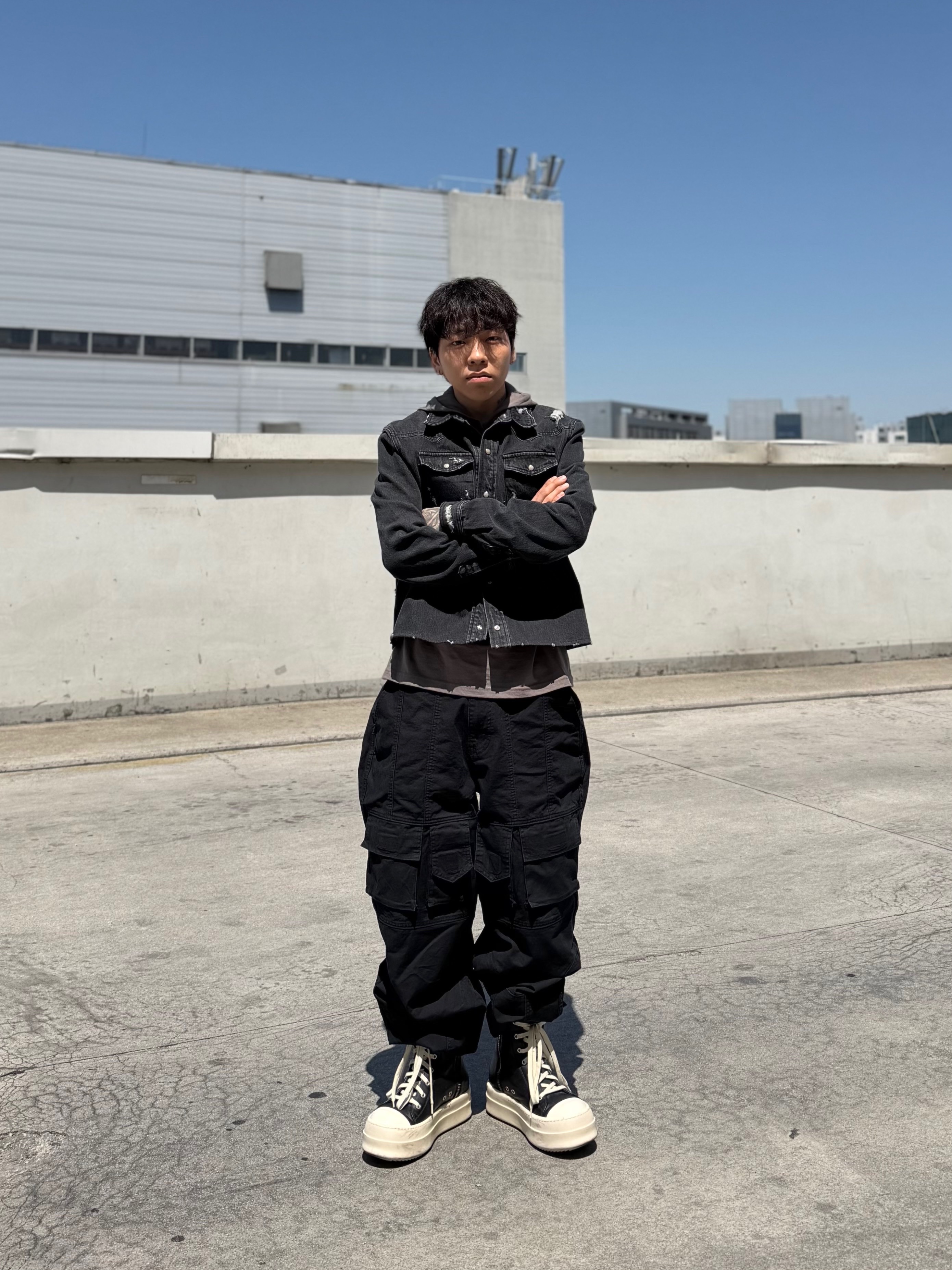 Rick Owens Mega Bumper Sneakers Black Milk 착용 스타일 - 2