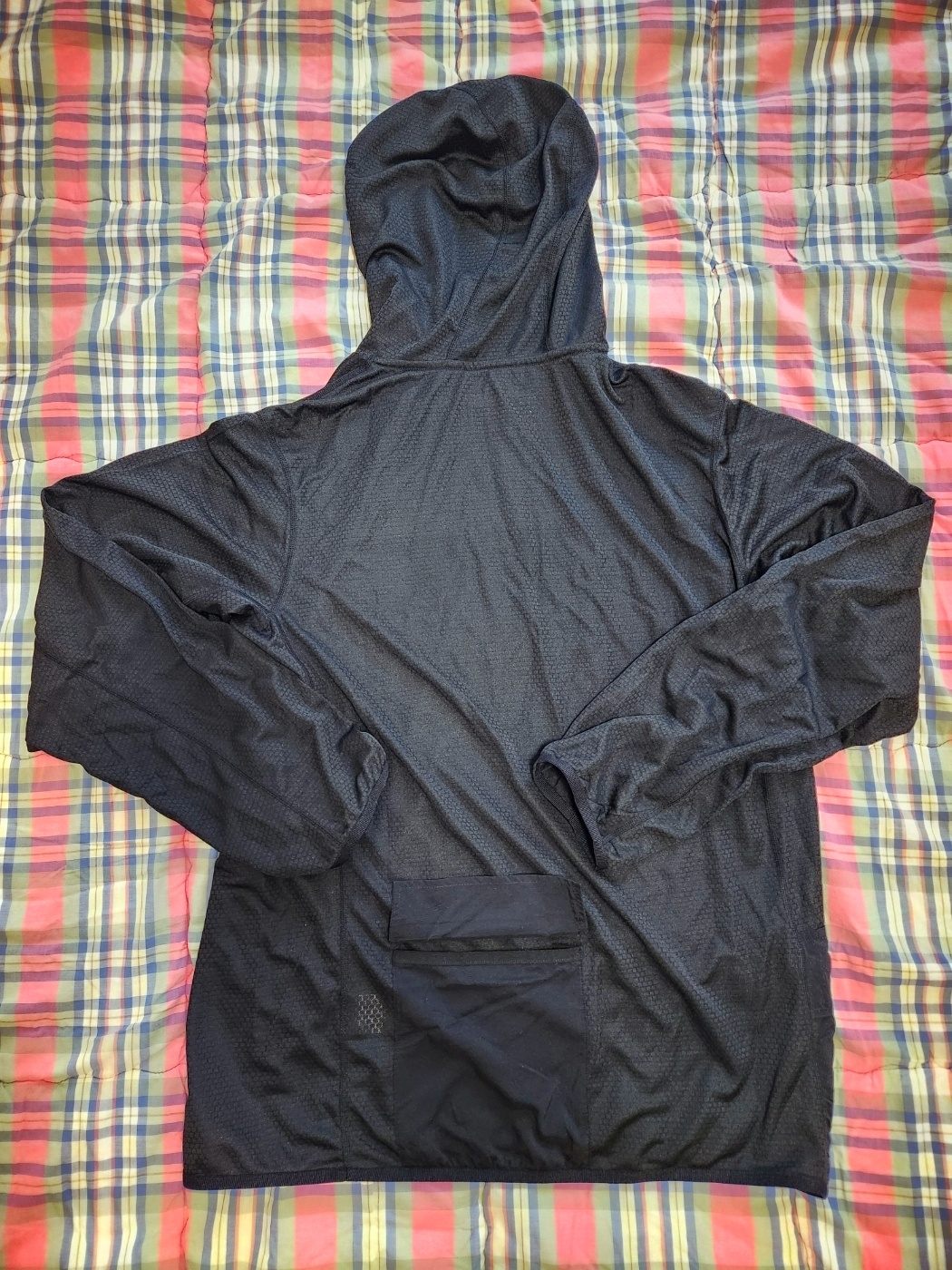 [KREAM 단독] runwhither Light Hoodie Sleeve Black 착용 스타일 - 2