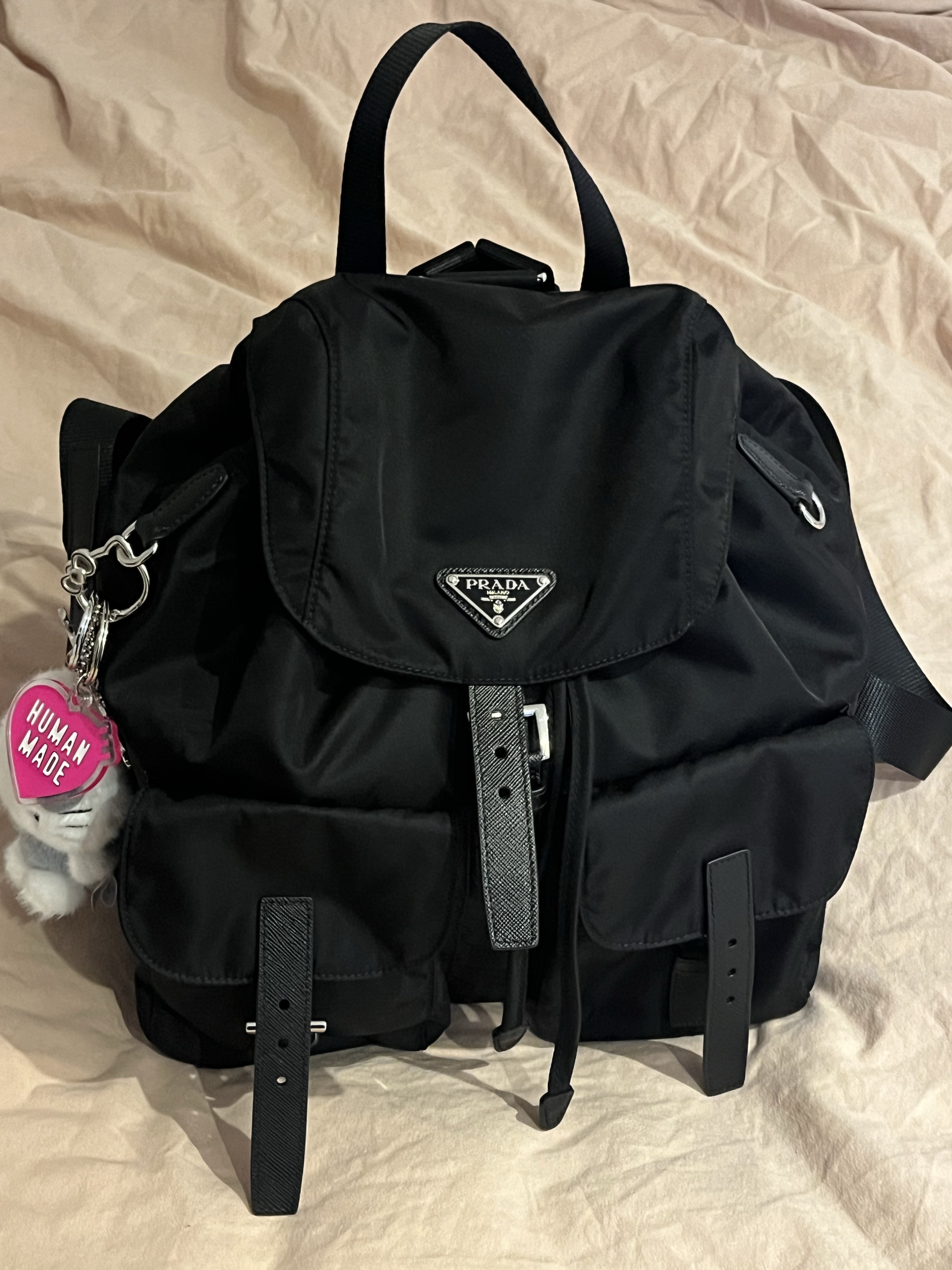 Prada Re-Nylon Medium Backpack Black, Human Made Acrylic Heart Keyring Pink 착용 스타일