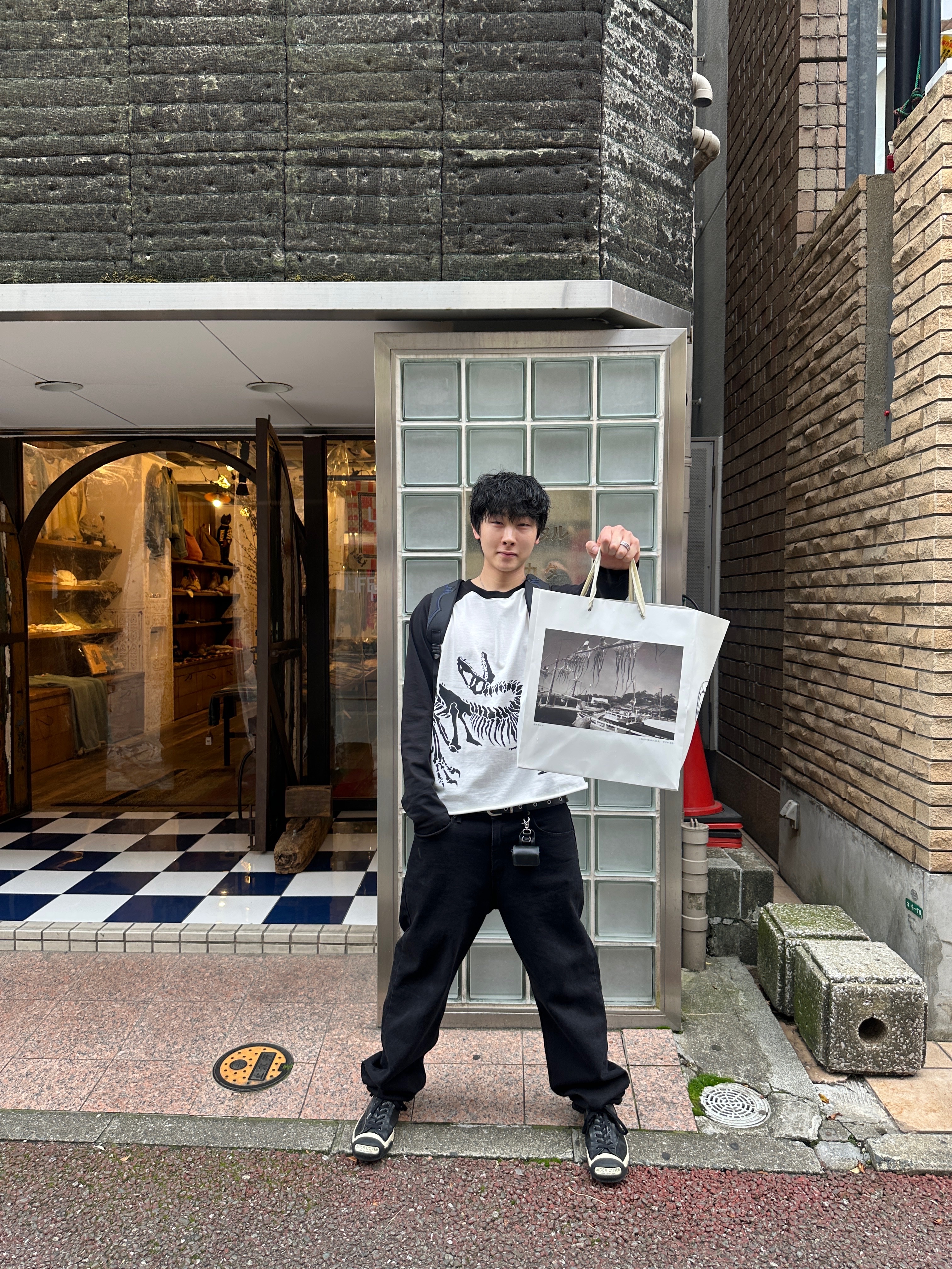 Honey Scoop House HNY Logo Trucker Cap Camo, ersco Straight Jeans Black 착용 스타일 - 2