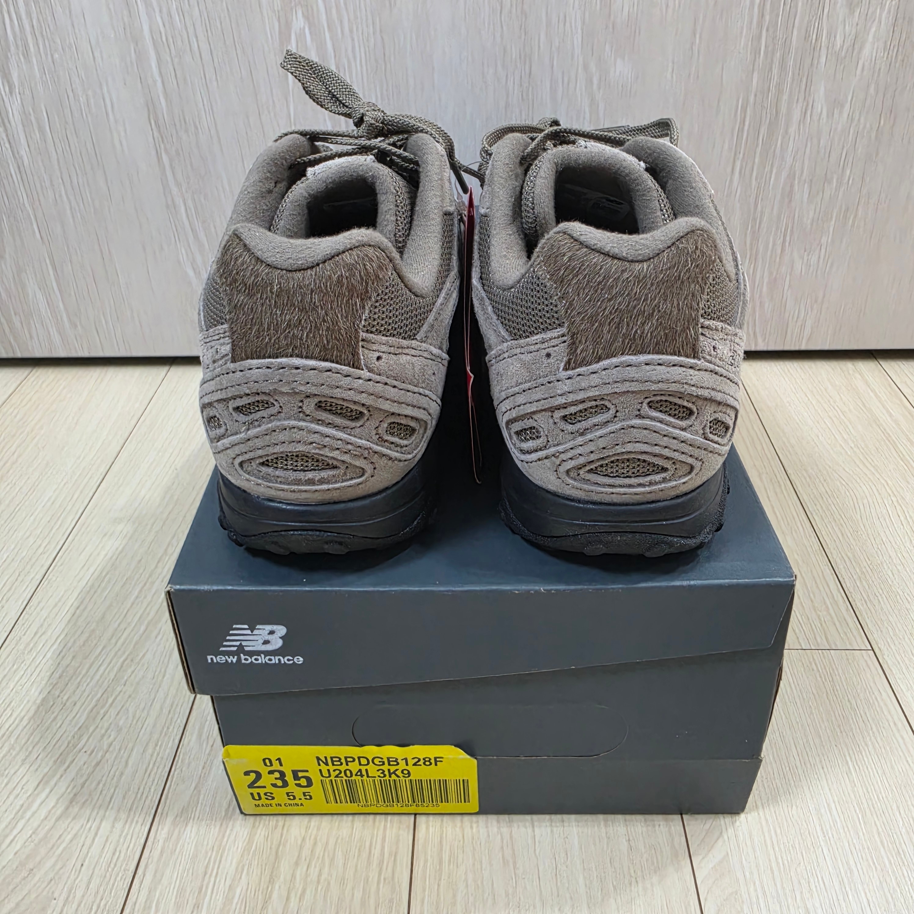 New Balance 204L Year of the Horse Thunder Brown Black 착용 스타일 - 3