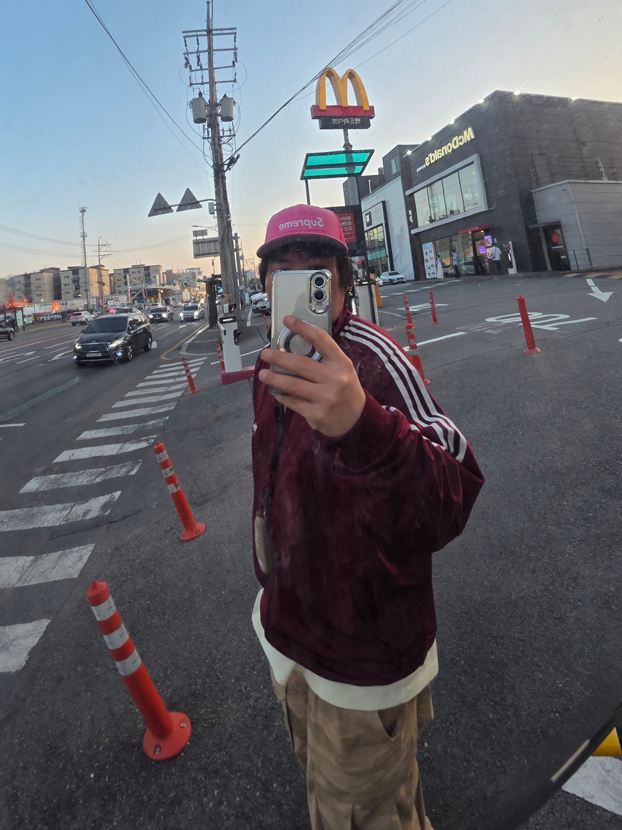 Supreme Box Logo Mesh Back New Era Pink - 22SS, Adidas BB Track Top Gender Neutral Shadow Red - KR Sizing 착용 스타일 - 1