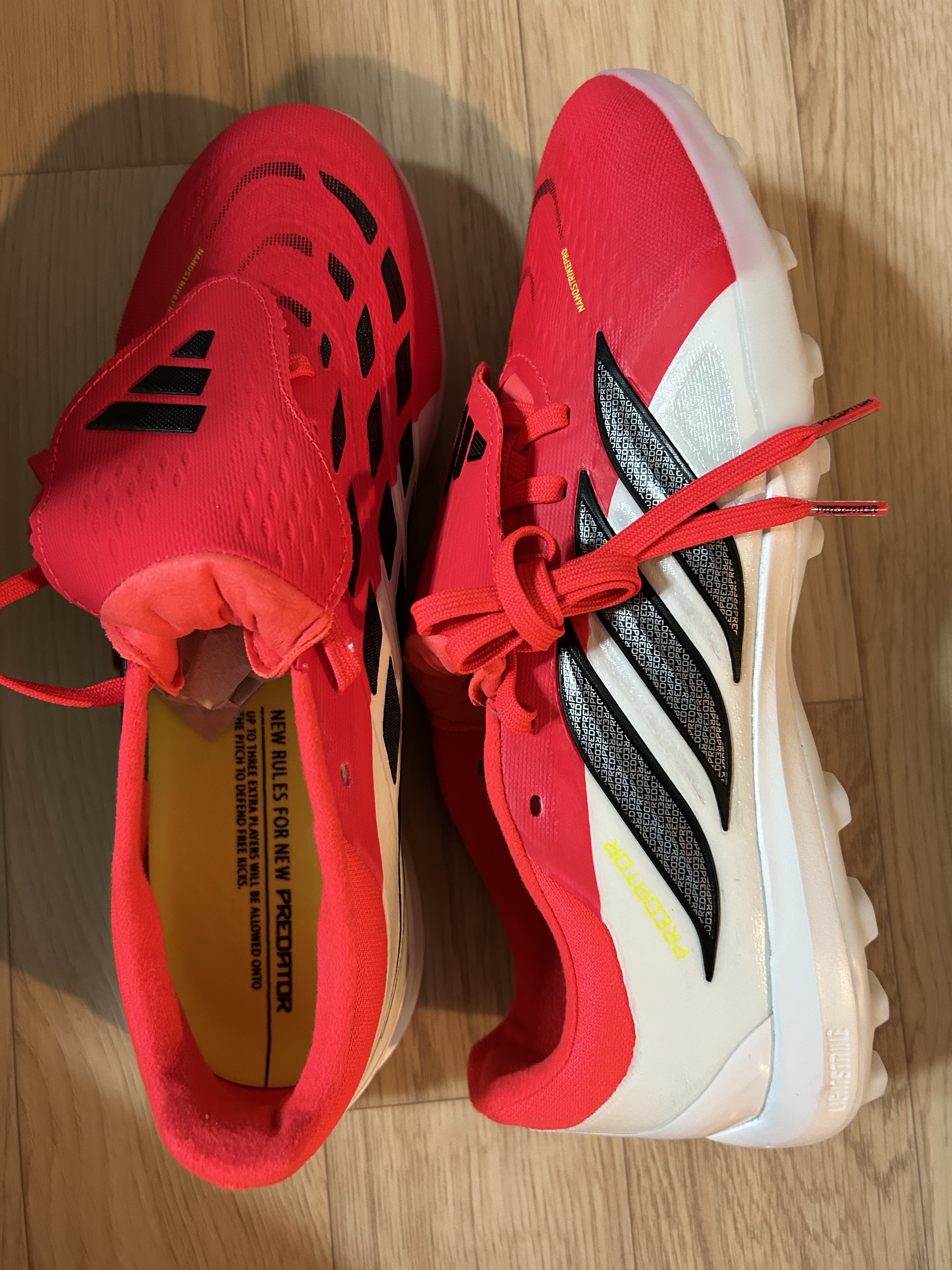 Adidas Predator Pro FT TF Lucid Red Core Black 착용 스타일
