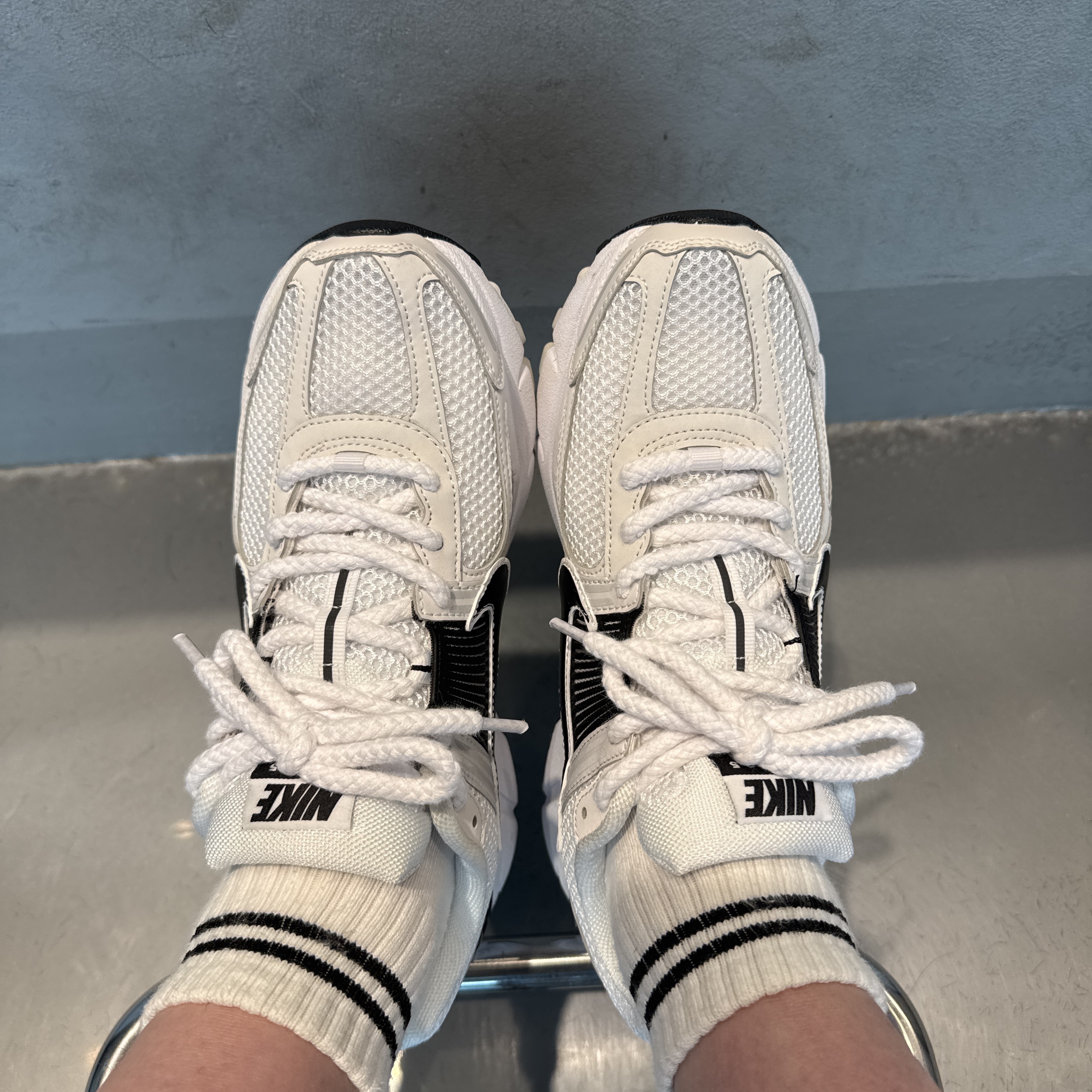Nike Zoom Vomero 5 White Platinum Tint 착용 스타일
