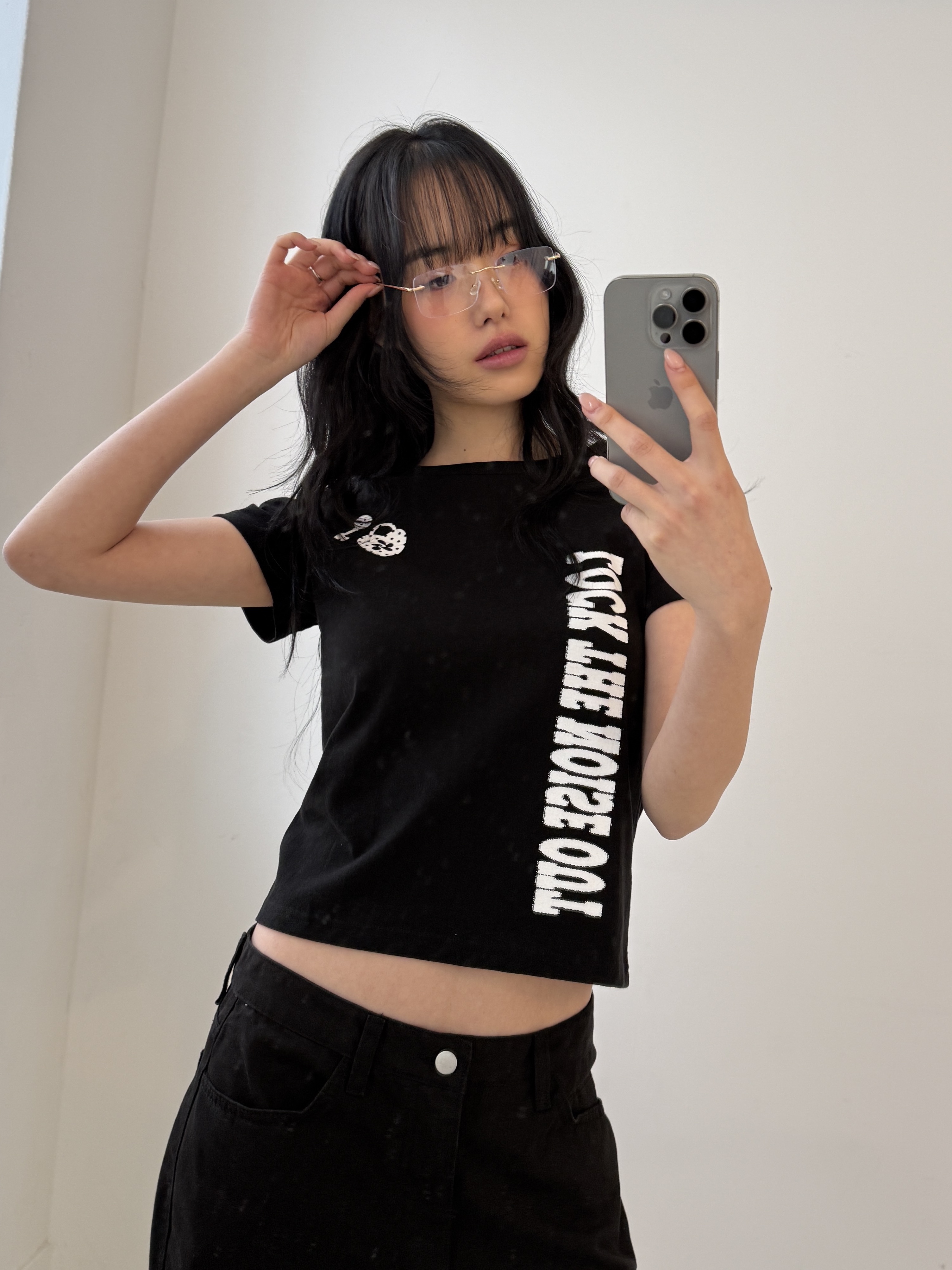 SLEEKGLOW Unlock Semi Crop T-Shirt Black, SLEEKGLOW Symbol Printing Cotton Pants Black 착용 스타일 - 1