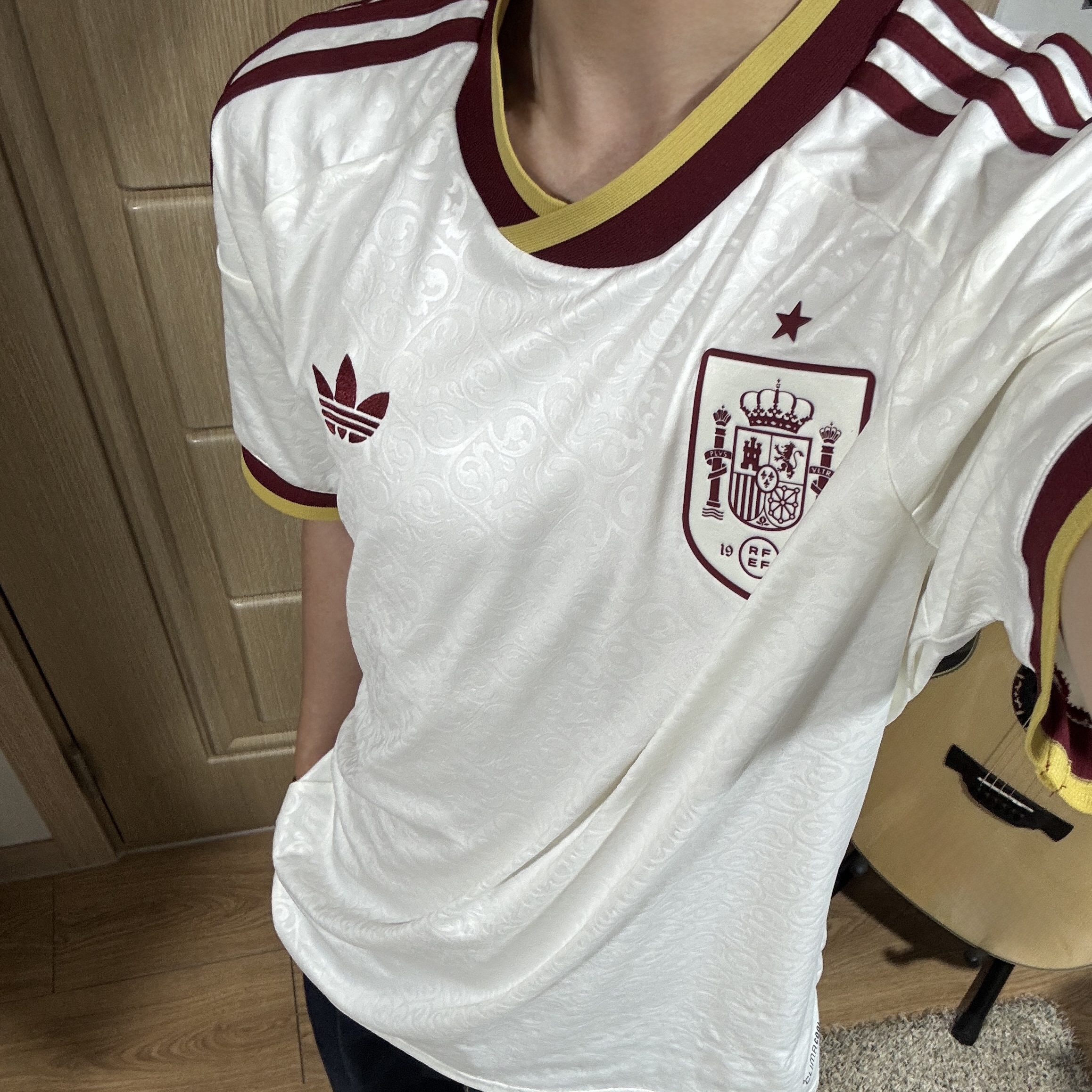 Adidas Spain 2026 Away Jersey Off White - KR Sizing (Non Marking Ver.) 착용 스타일