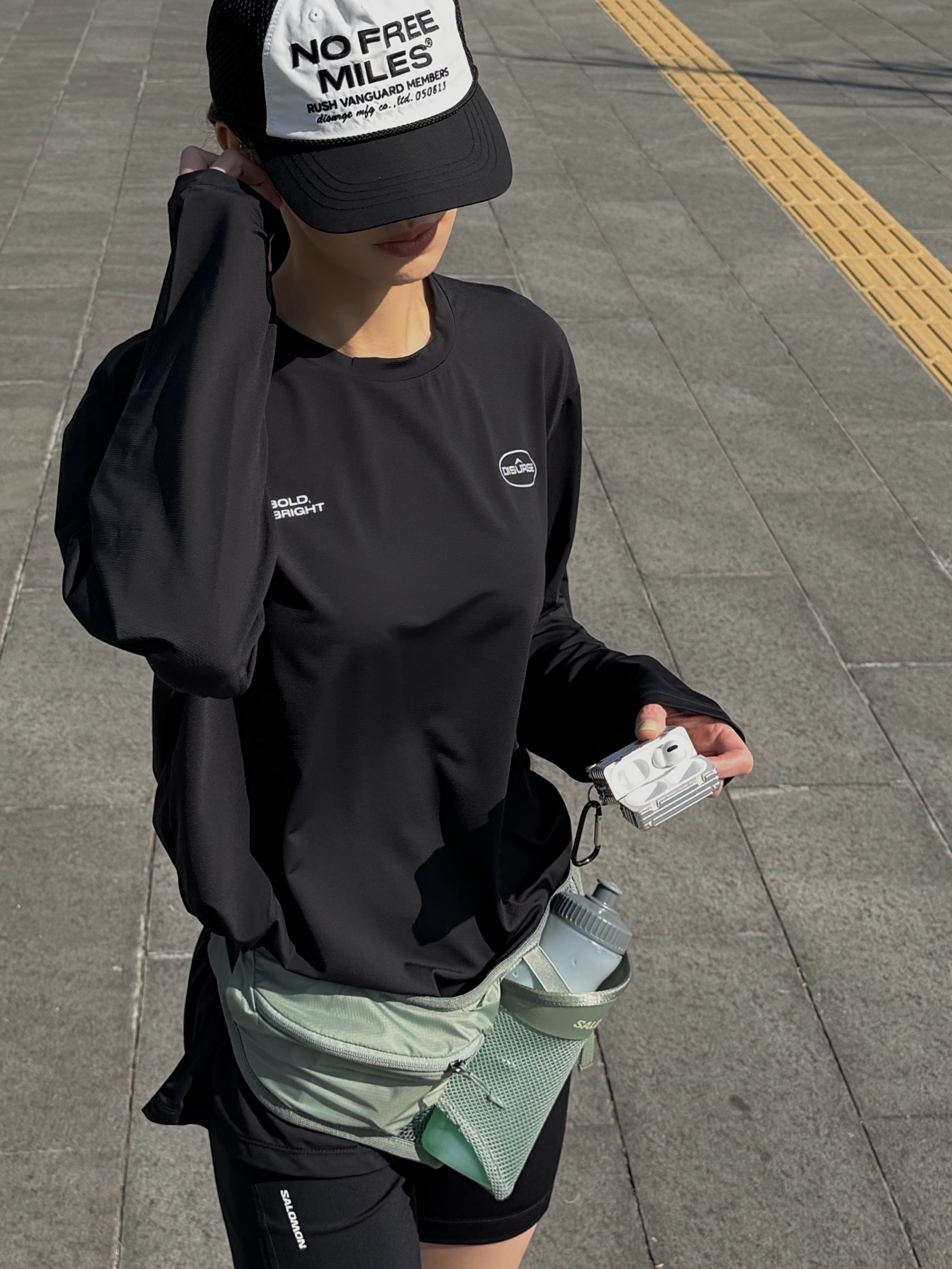 Salomon x MM6 Maison Margiela Spectur 2 Seafoam Green, Salomon Active 3D Bottle Belt Bright Khaki 착용 스타일 - 2