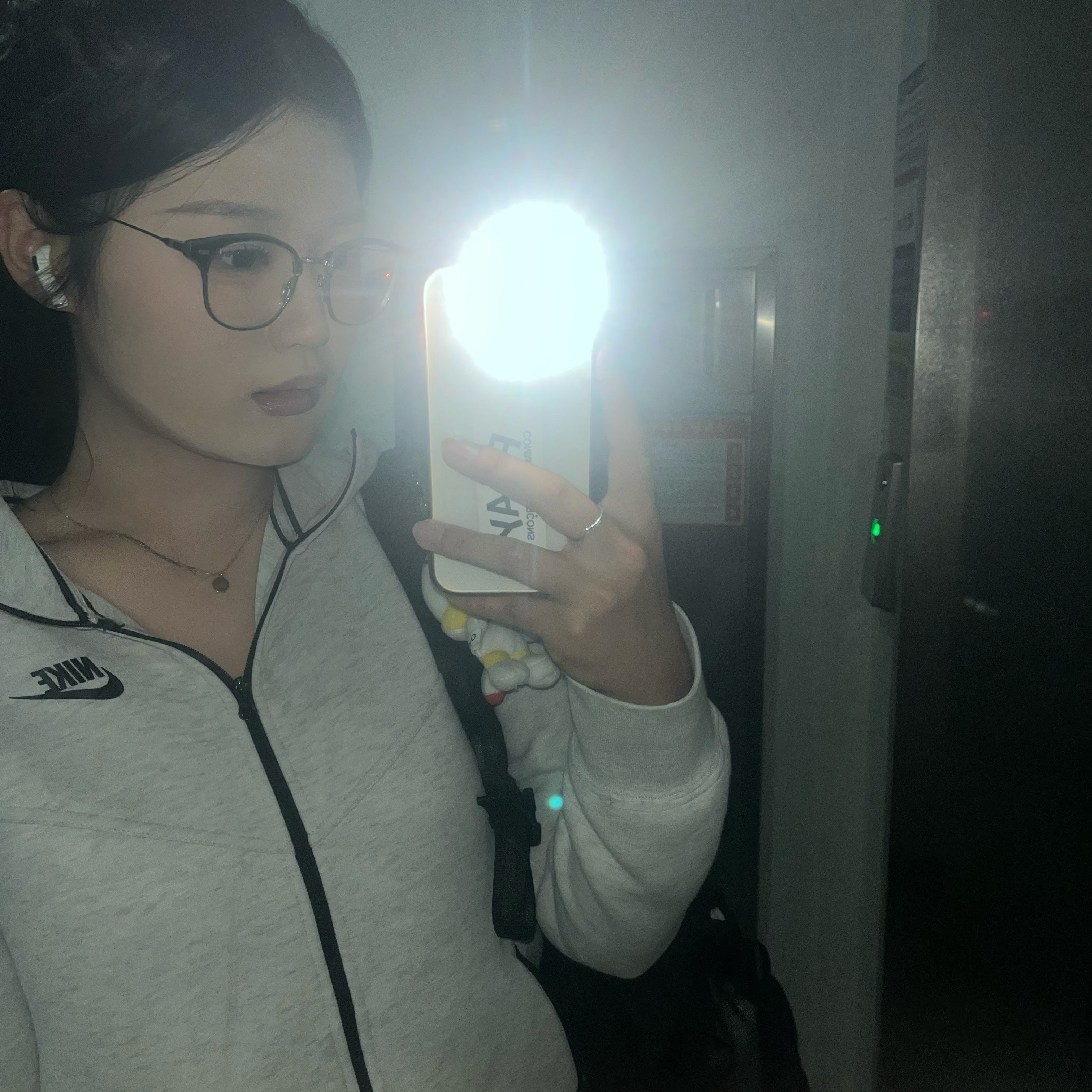(W) Play Comme des Garcons 5 Hearts Zip Hooded Sweatshirt Grey, (W) Nike NSW Tech Fleece Windrunner Full Zip Hoodie Light Grey Heather - Asia 착용 스타일 - 2