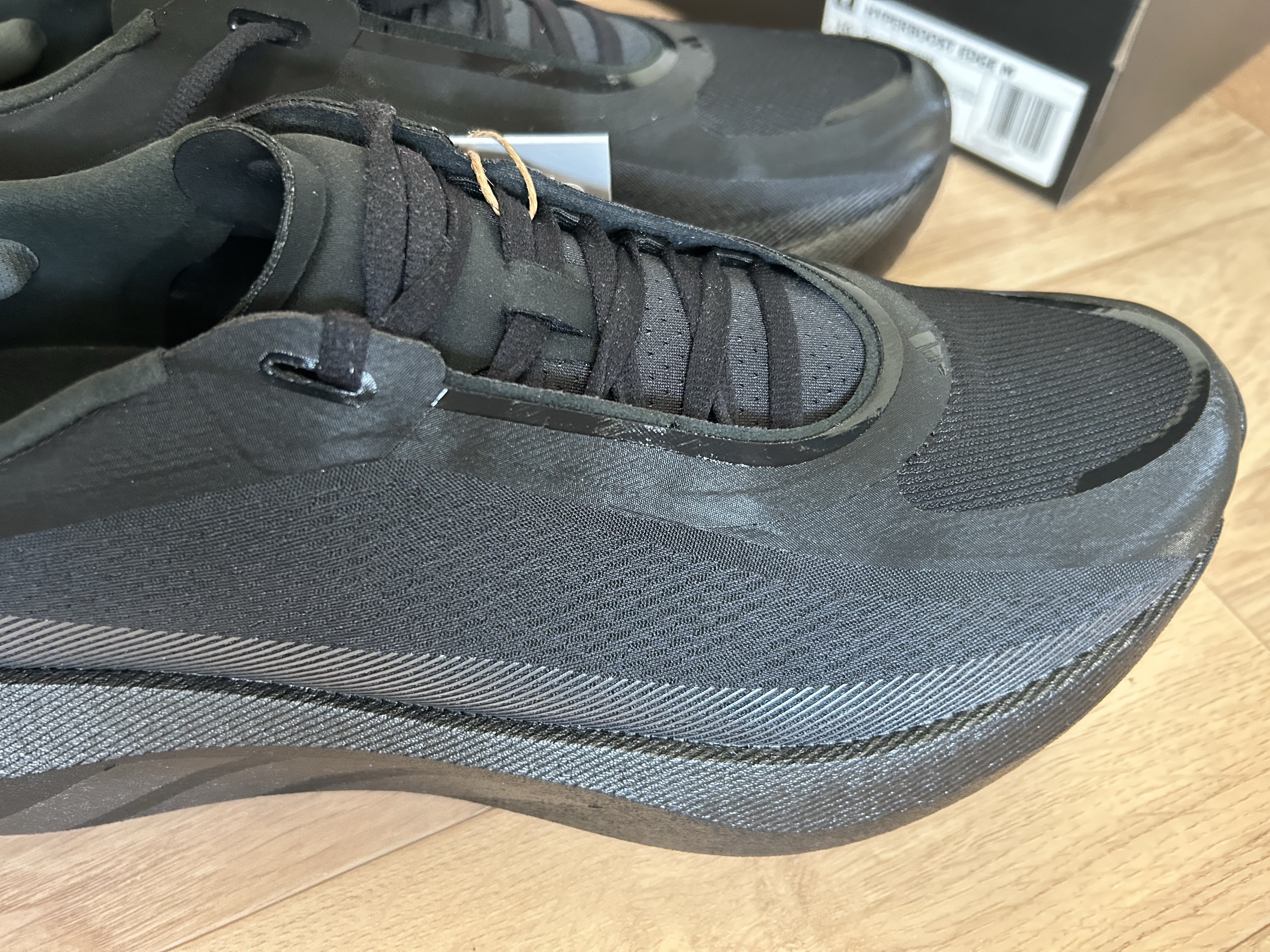 Adidas Hyperboost Edge Core Black Carbon 착용 스타일