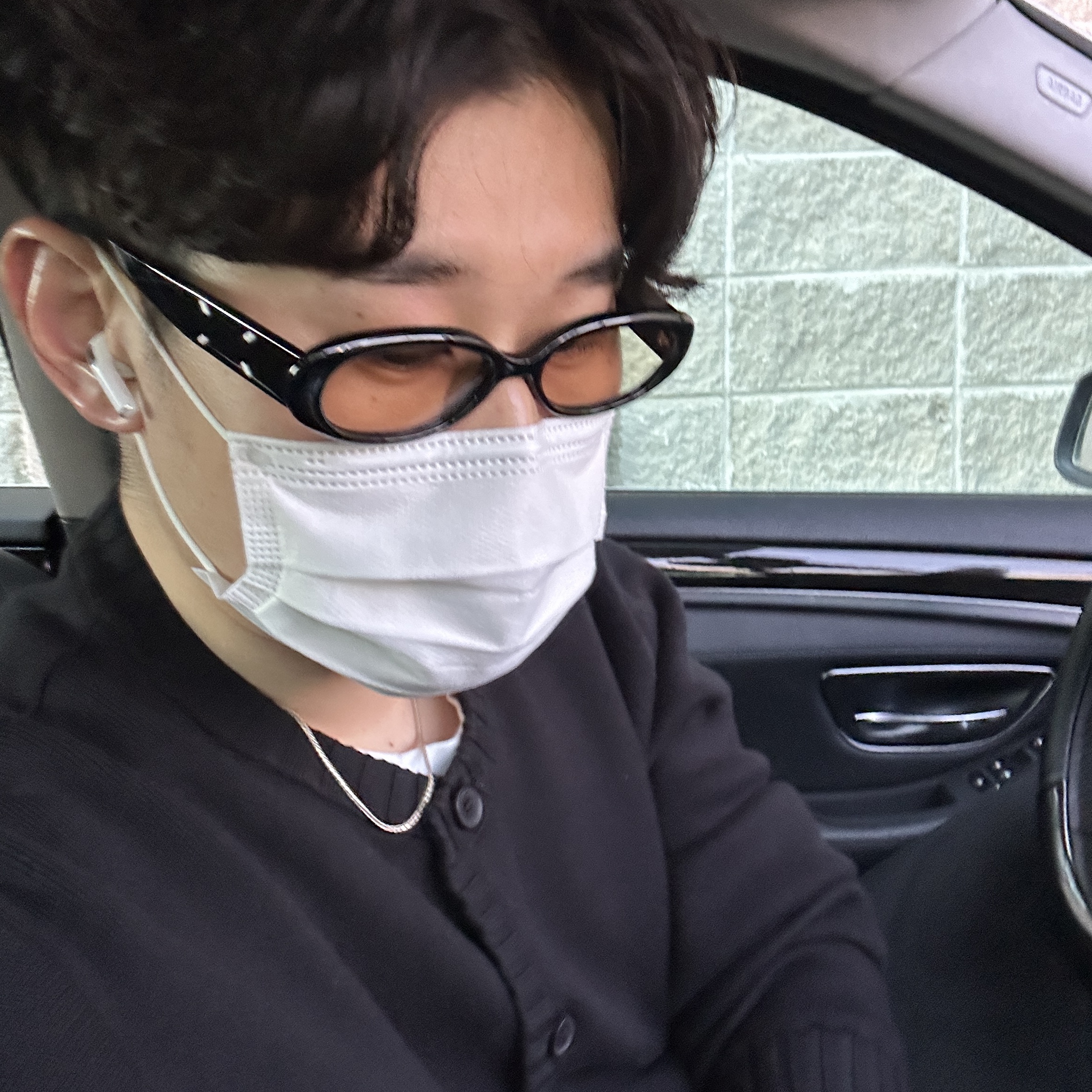 Gentle Monster x Maison Margiela MM206 Black Brown 착용 스타일 - 1