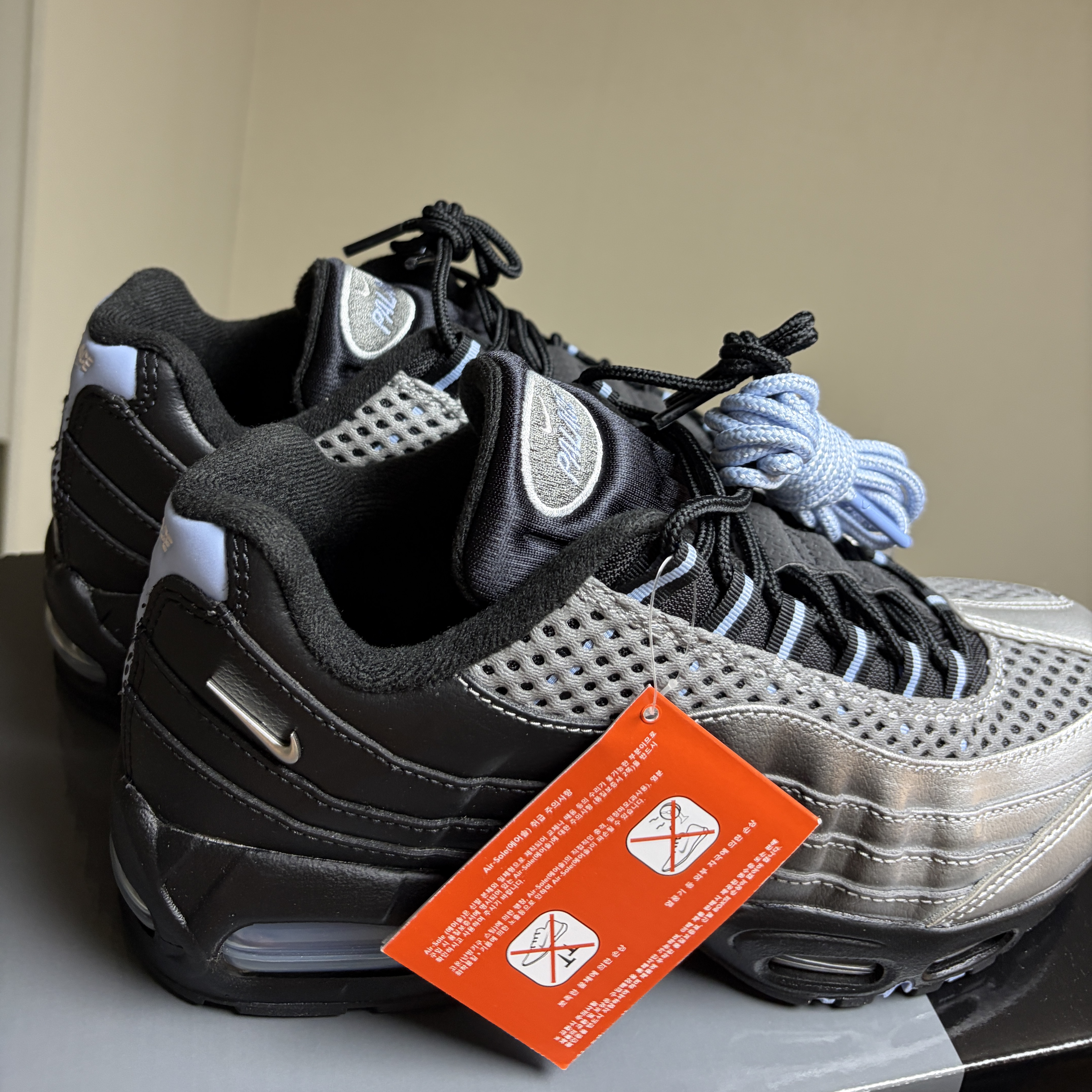 Nike x Palace Air Max 95 Metallic Silver Aluminum 착용 스타일