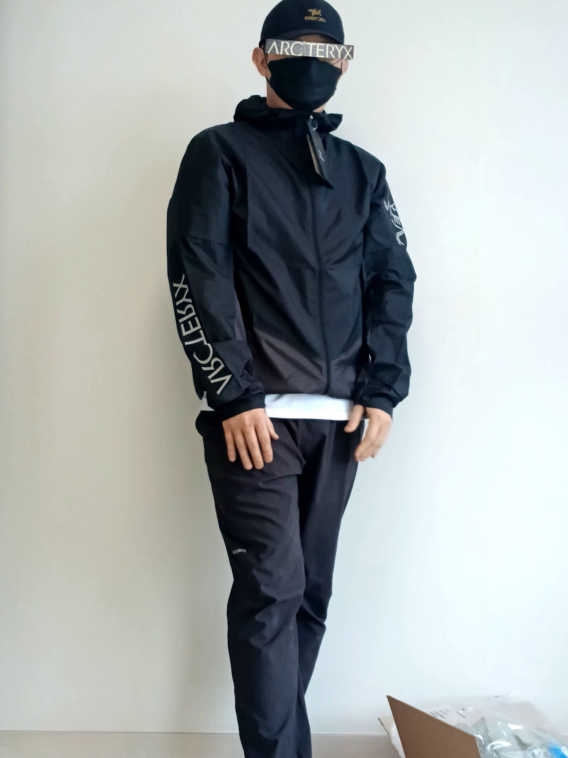 Patagonia Terrebonne Joggers Black, Arc'teryx Bird Word Cap 24K Black 착용 스타일 - 2
