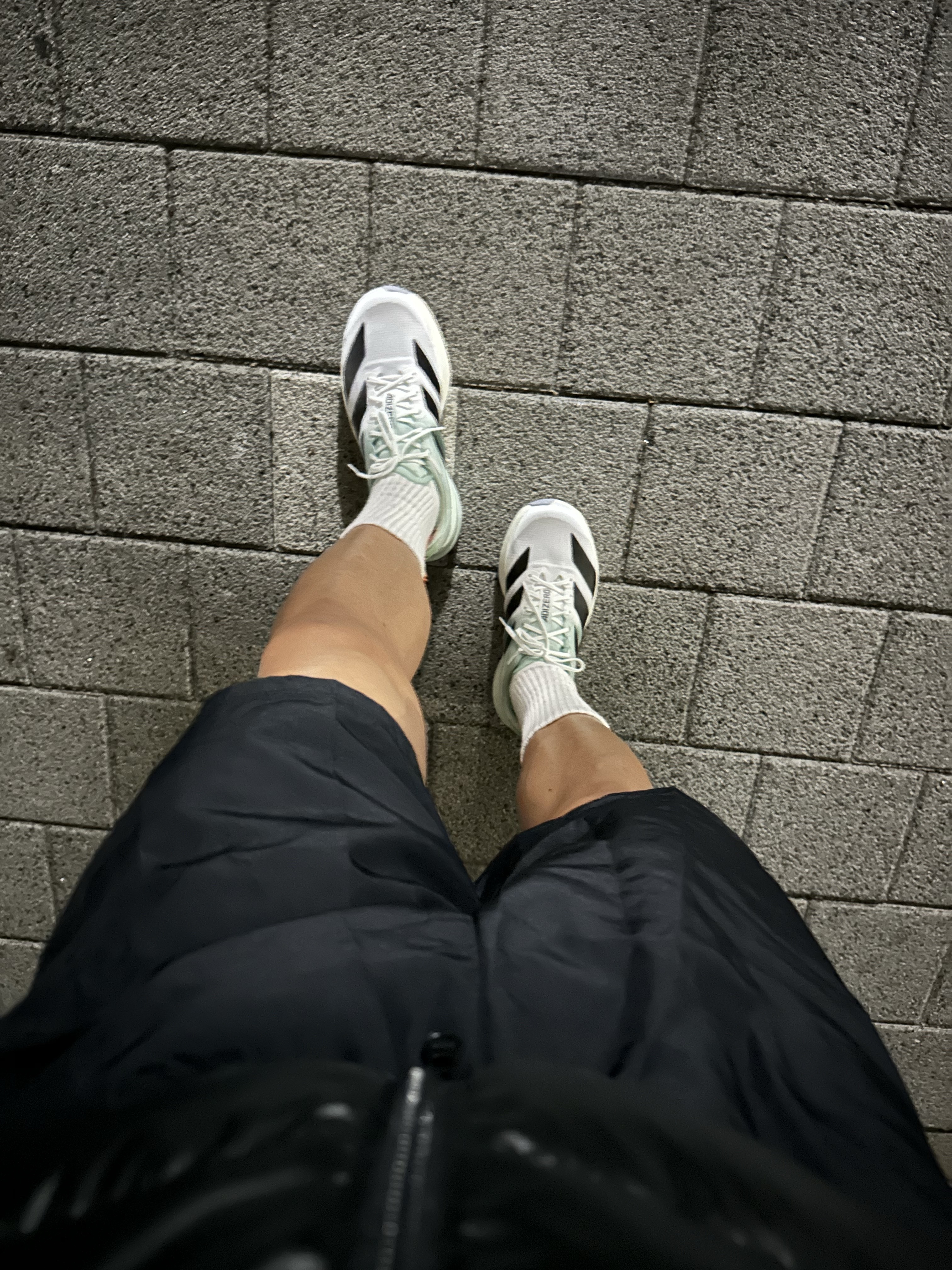 Adidas Adizero EVO SL Cloud White Core Black 착용 스타일