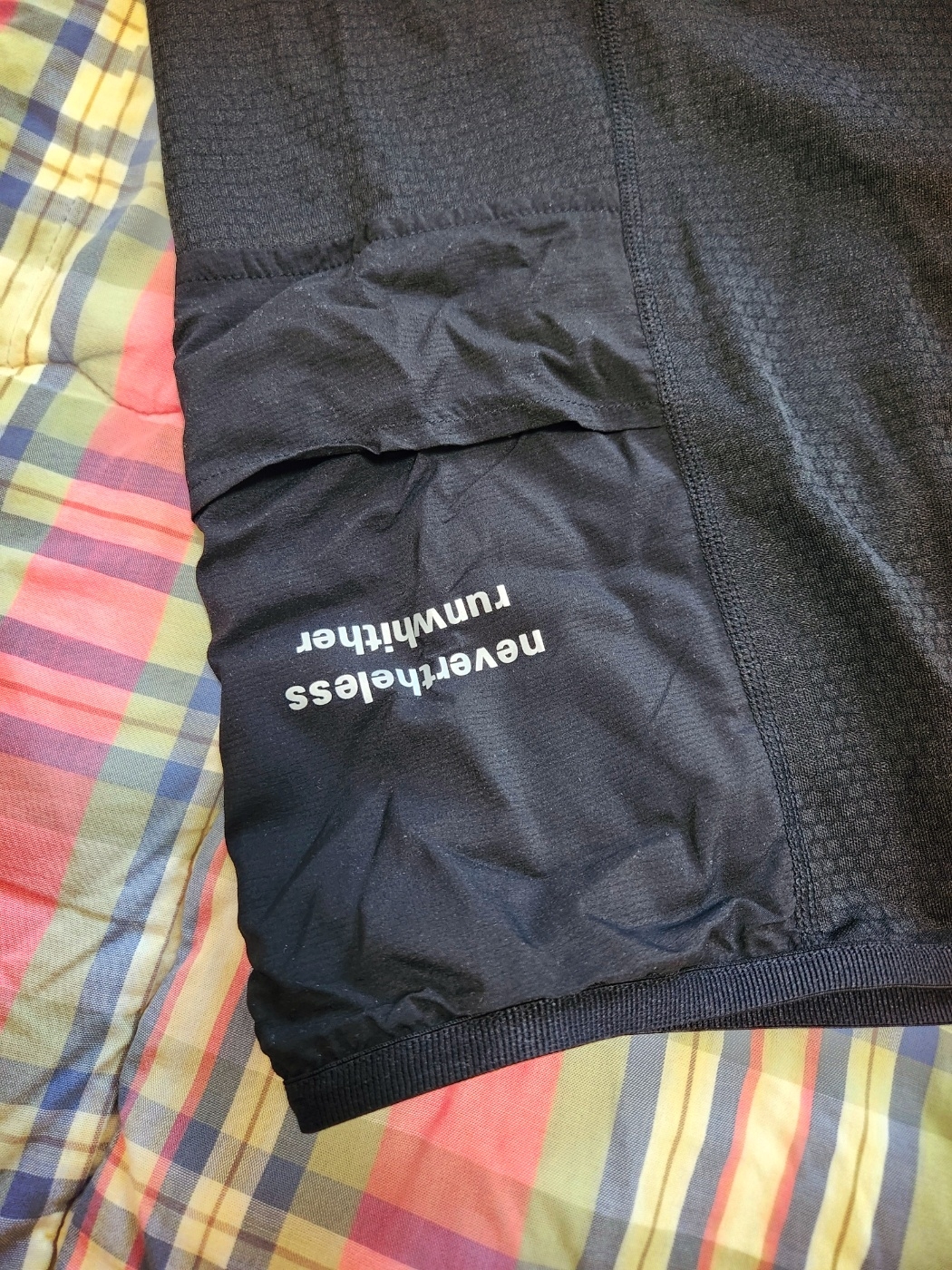 [KREAM 단독] runwhither Light Hoodie Sleeve Black 착용 스타일 - 4