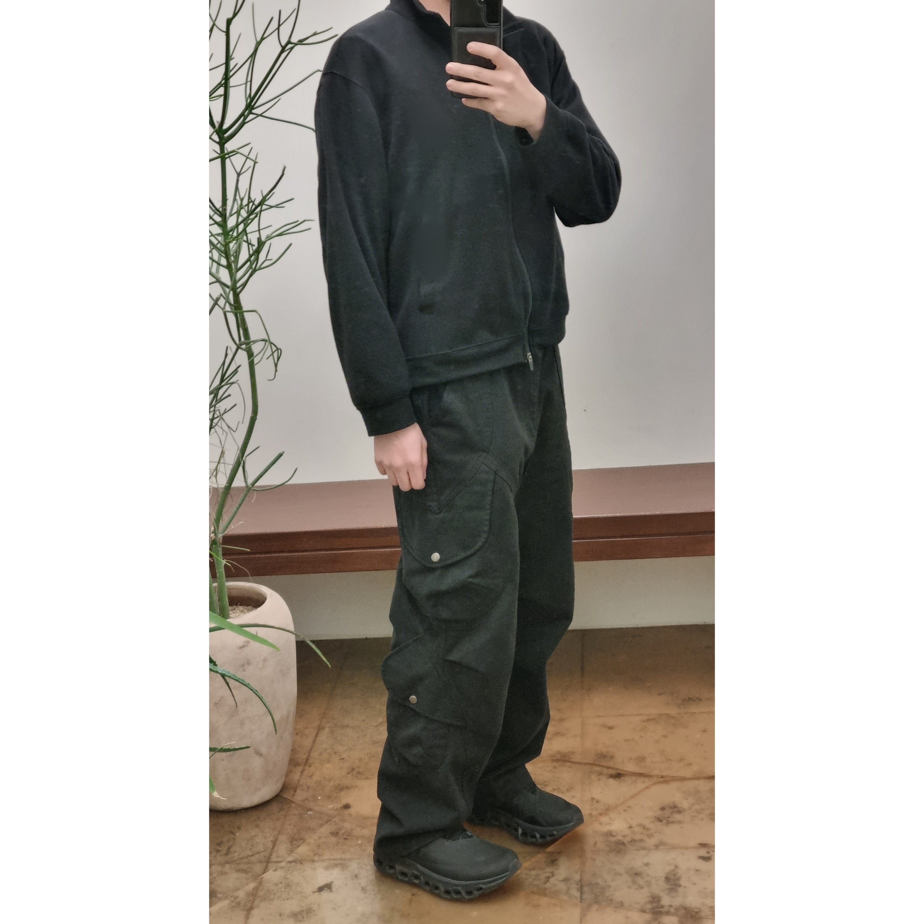 On Running x Post Archive Faction (Paf) Cloudmonster 2 Black Magnet, Ignota Core:8 Roamer Cargo Pants Black 착용 스타일 - 3