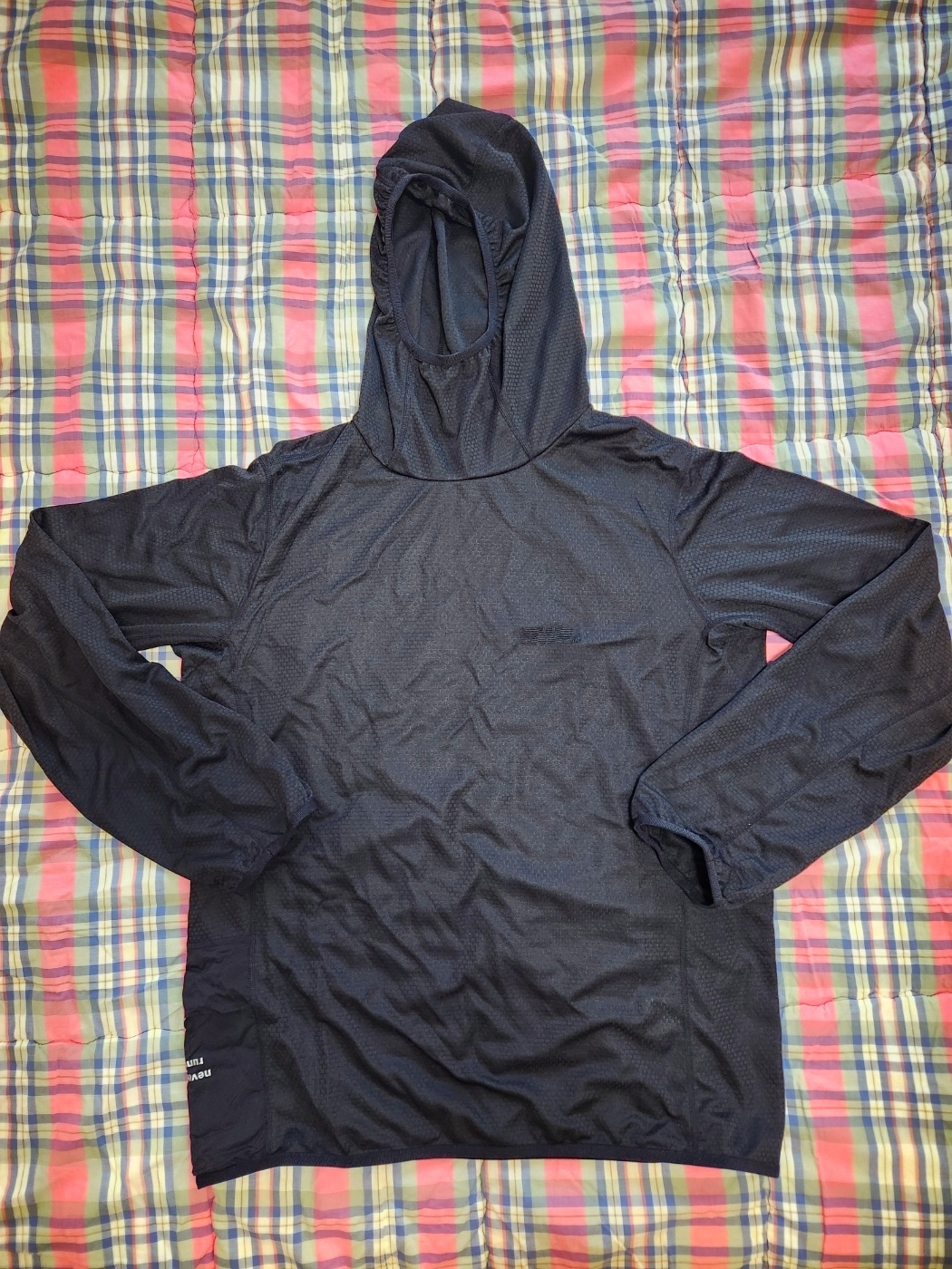[KREAM 단독] runwhither Light Hoodie Sleeve Black 착용 스타일 - 1