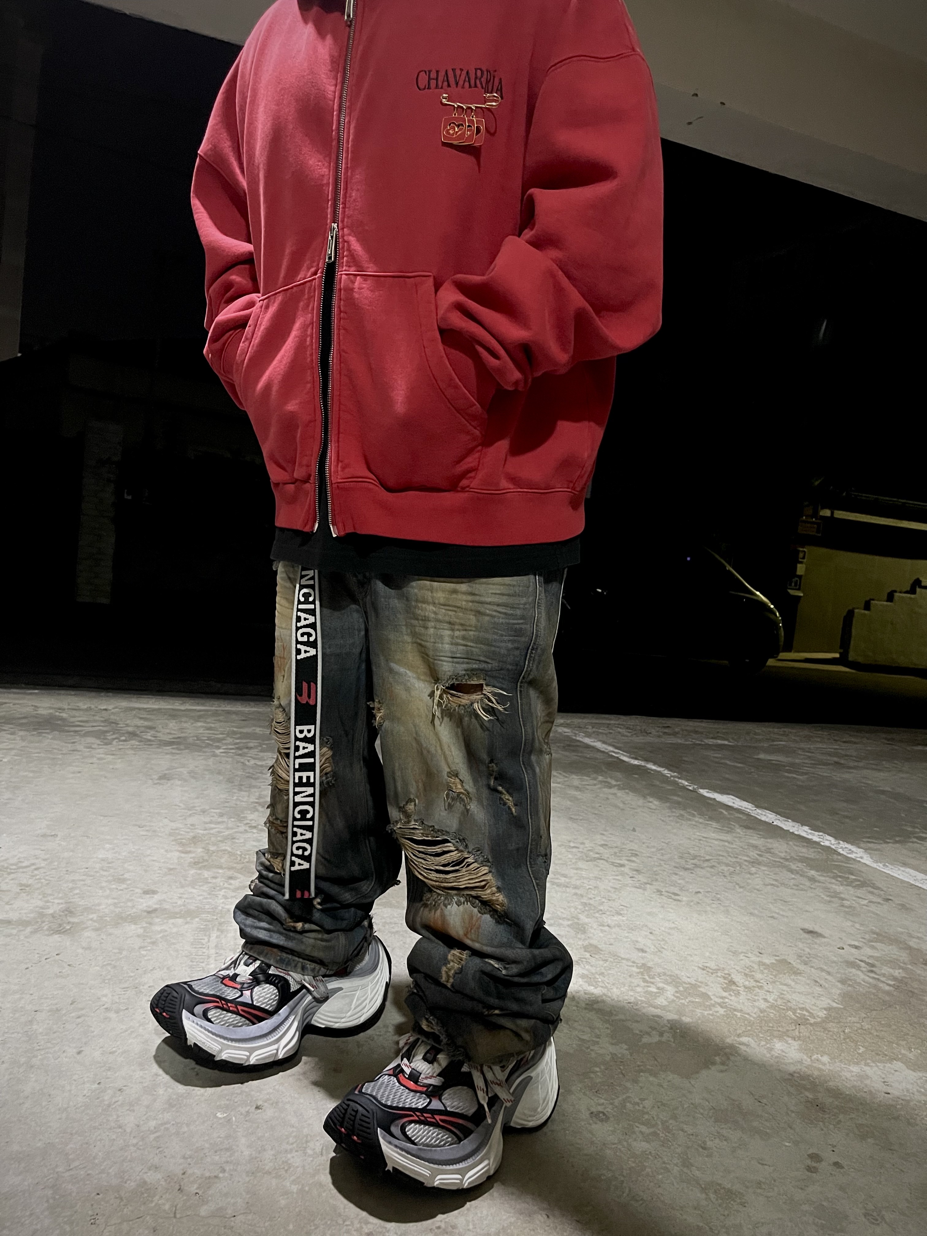 Zara x Willy Chavarria Relaxed Fit Hoodie Red, Balenciaga D Ring Belt Grey Red 착용 스타일 - 1