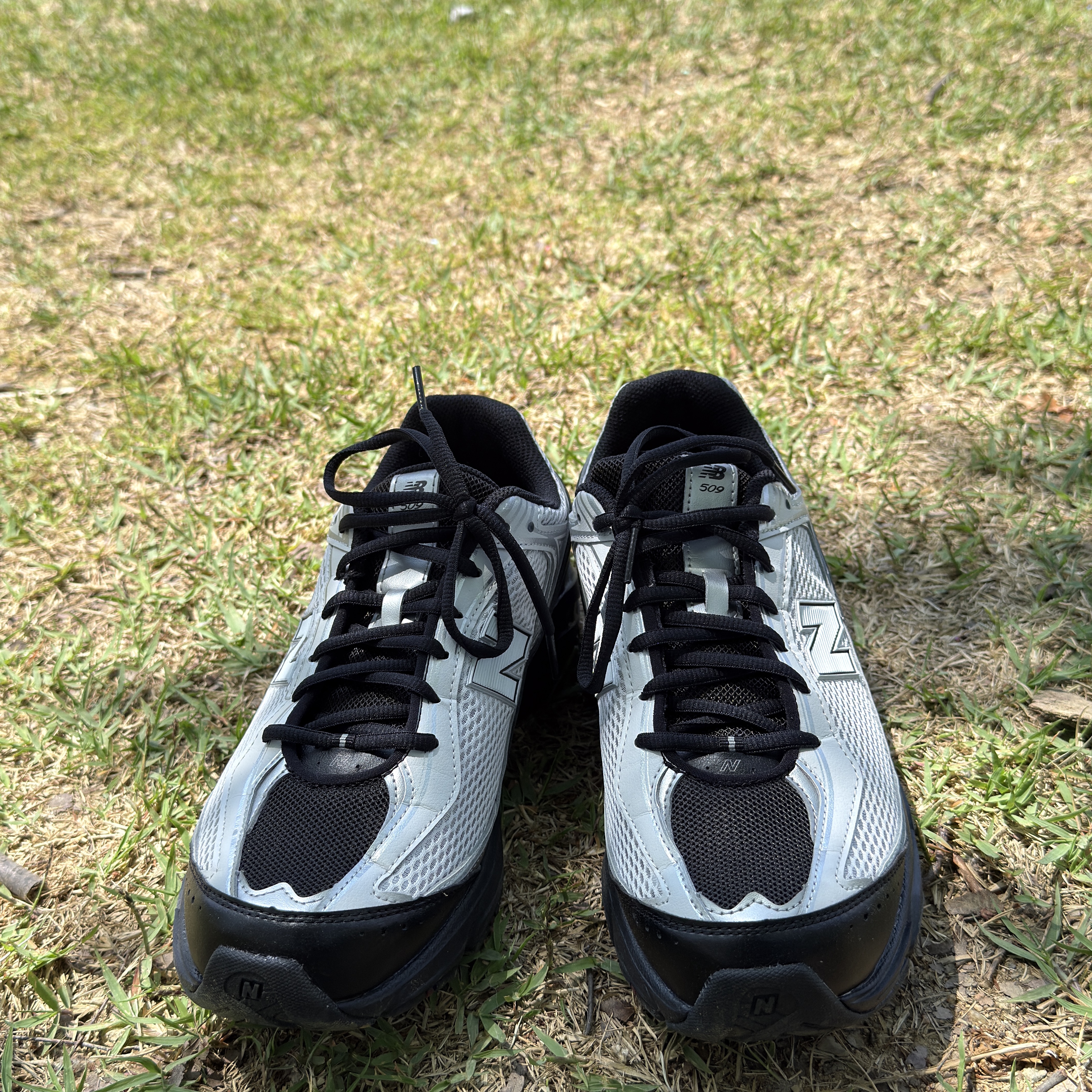 New Balance 509 Black Gray 착용 스타일