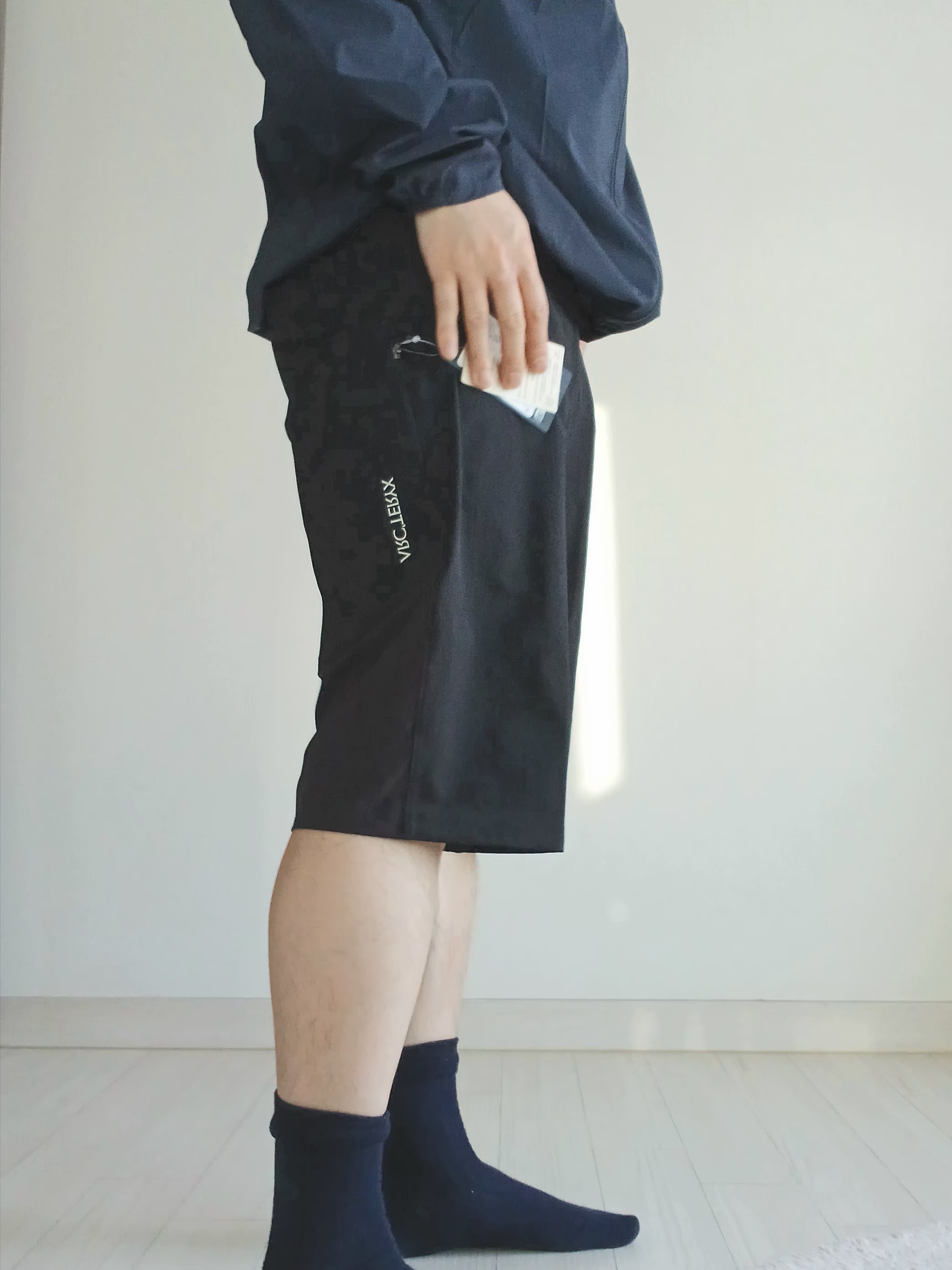 (W) Arc'teryx Rhoam Shorts Black, Arc'teryx Rhoam Shorts Black 착용 스타일 - 2