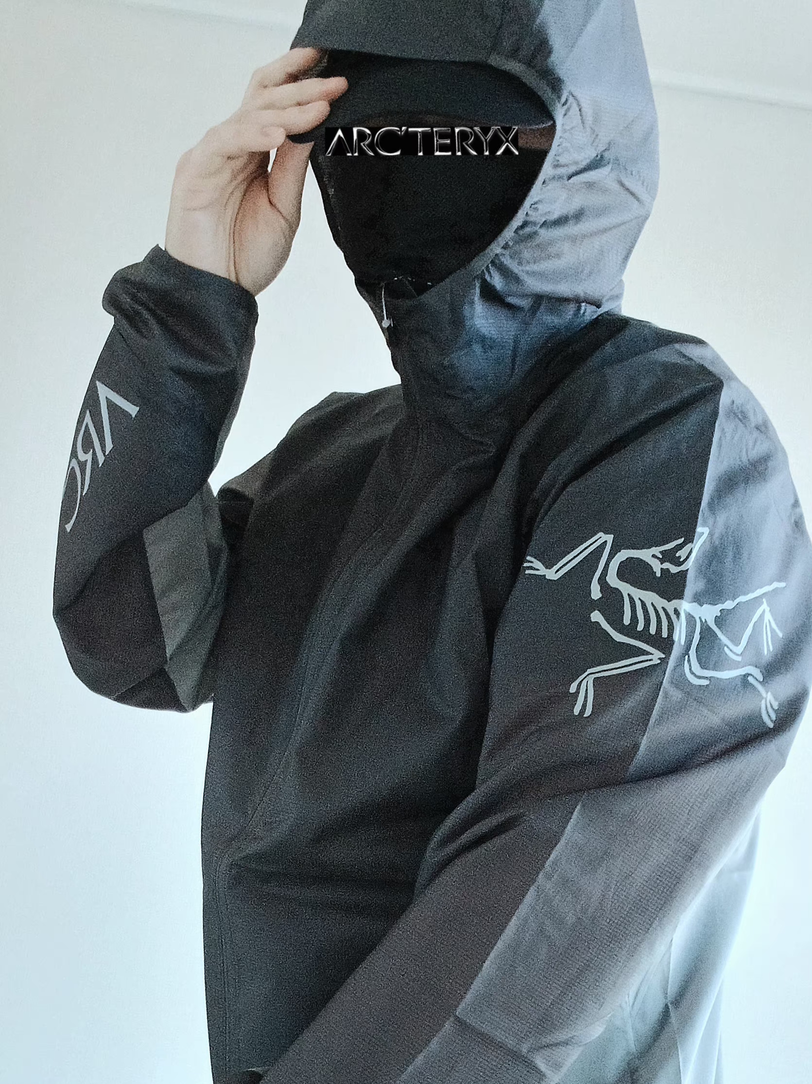 Goldwin Gore-Tex 3L Cap Black, Arc'teryx Norvan Windshell Hoody Cloud Void 착용 스타일 - 4