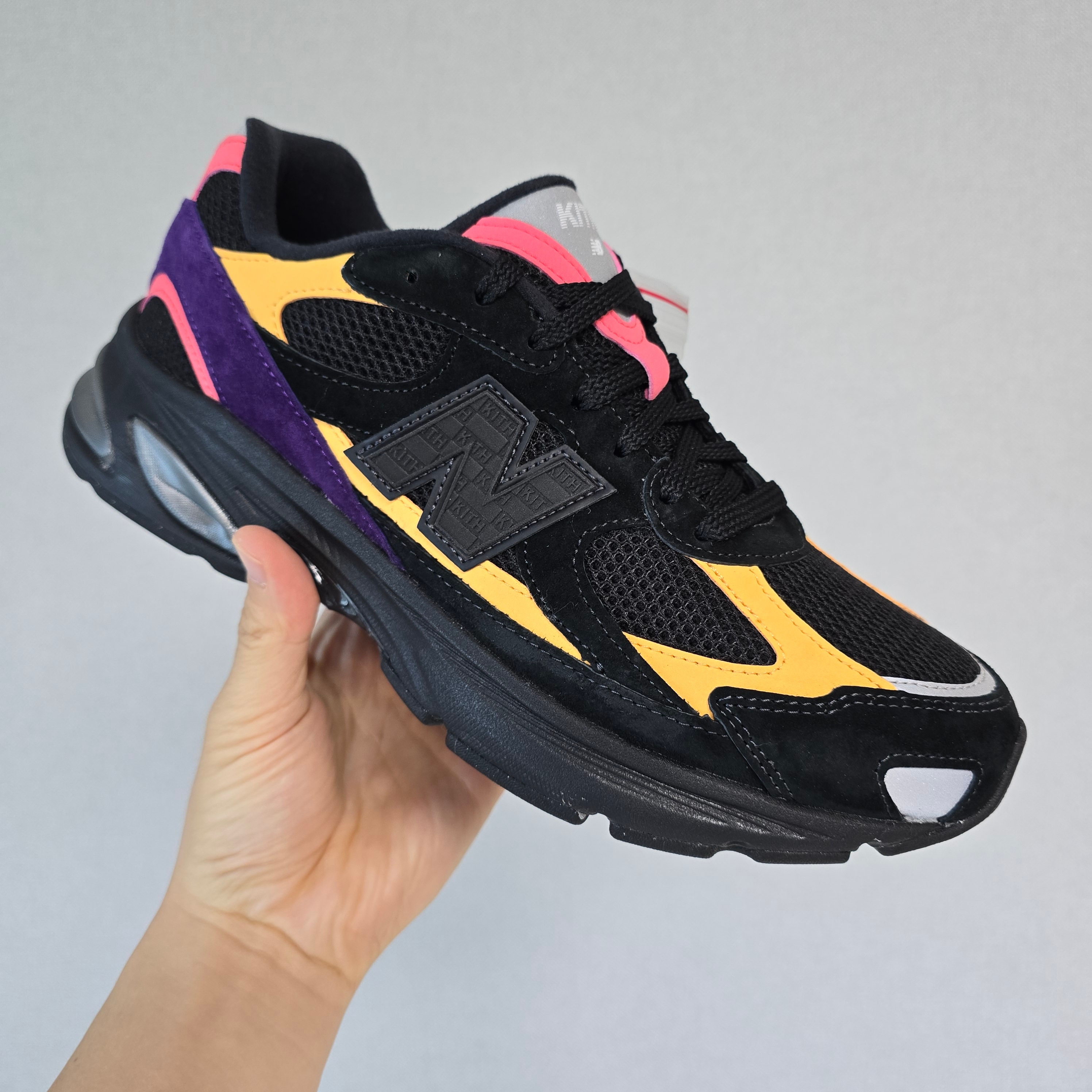 New Balance x Ronnie Fieg 2010 Abzorb Black Yellow 착용 스타일