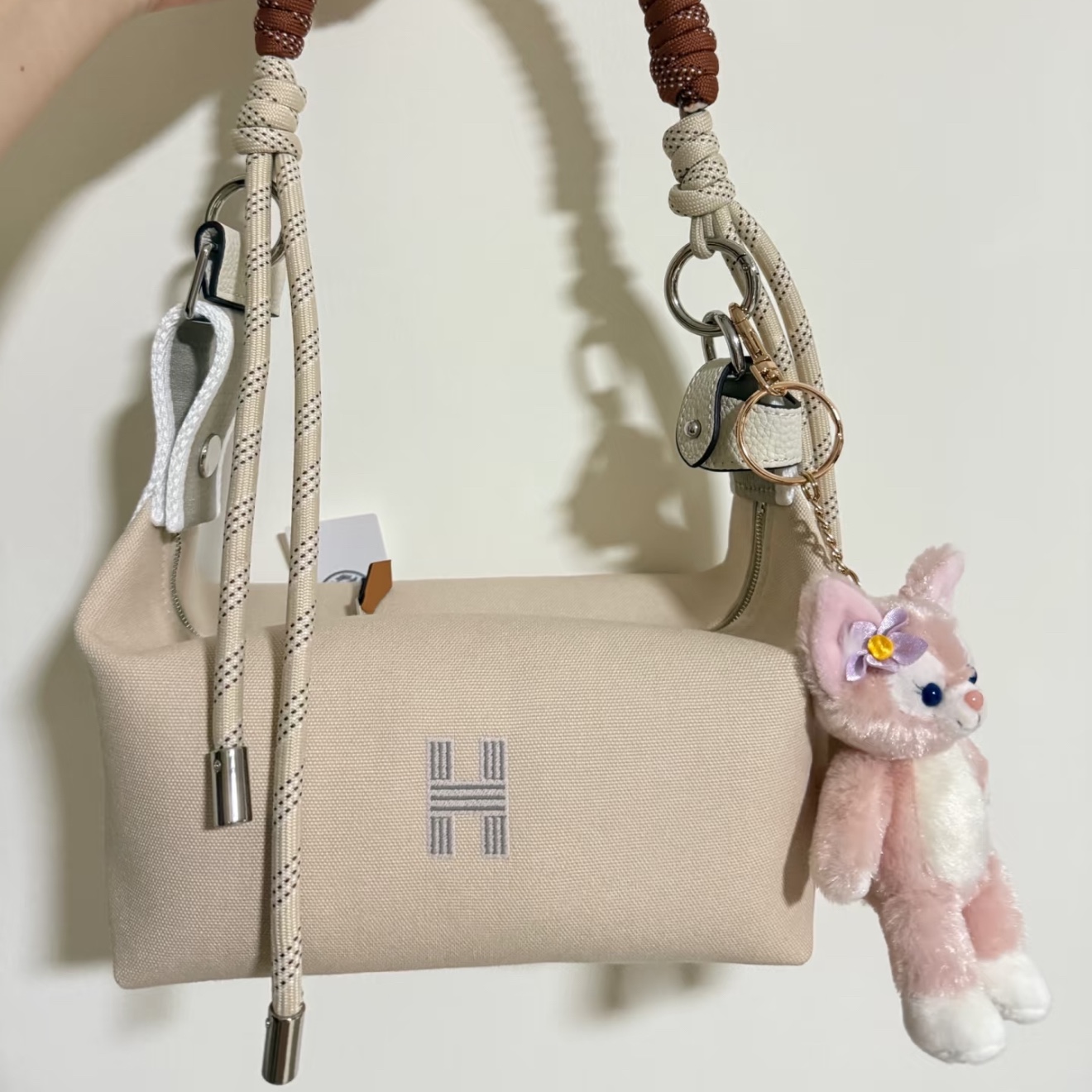 Hermes Large Bride-A-Brac Case Canvas & Naturel 착용 스타일