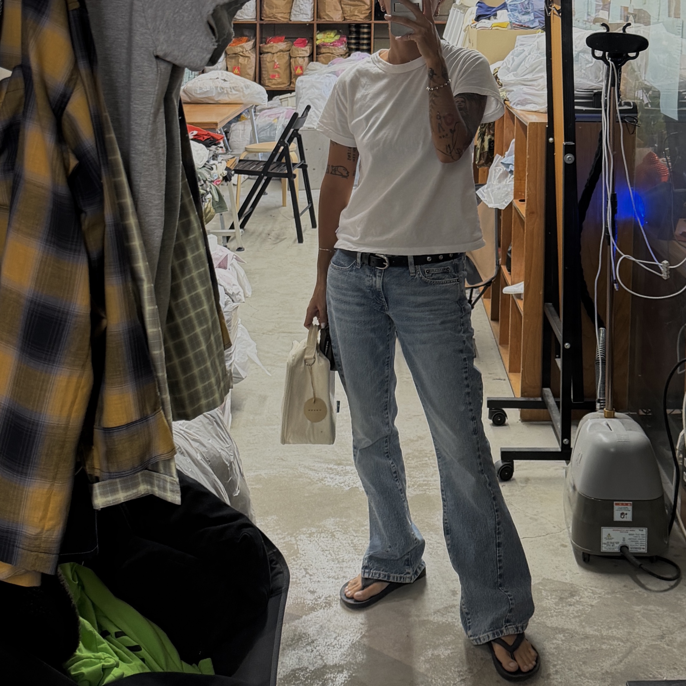 (W) GUESS Jeans x Hysteric Glamour Flare Jeans Light Blue 착용 스타일 - 1