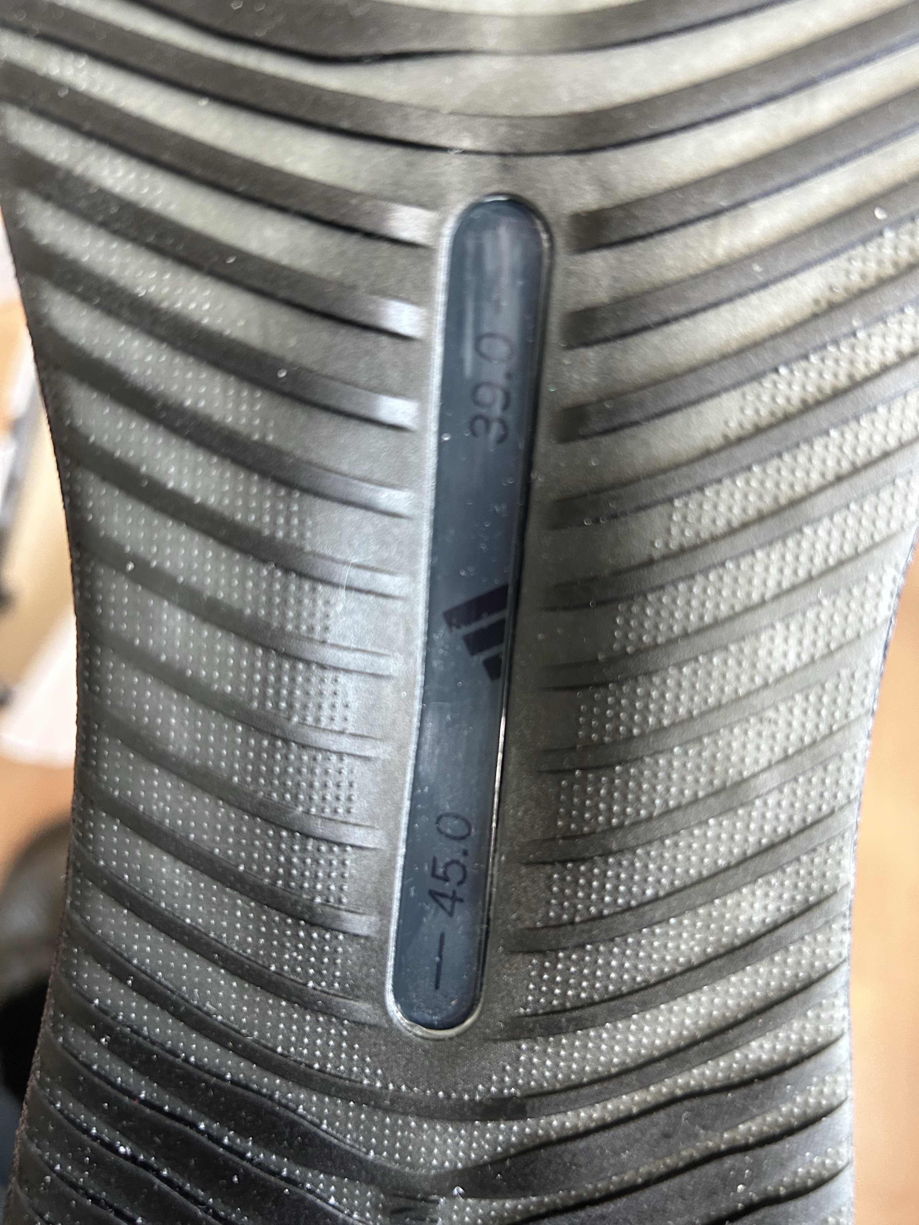 Adidas Hyperboost Edge Core Black Carbon 착용 스타일
