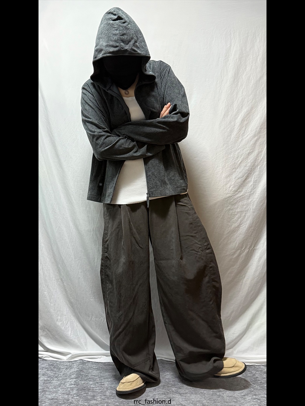 Begin202 Nycoma Twotuck Pants Charcoal Brown 착용 스타일 - 1