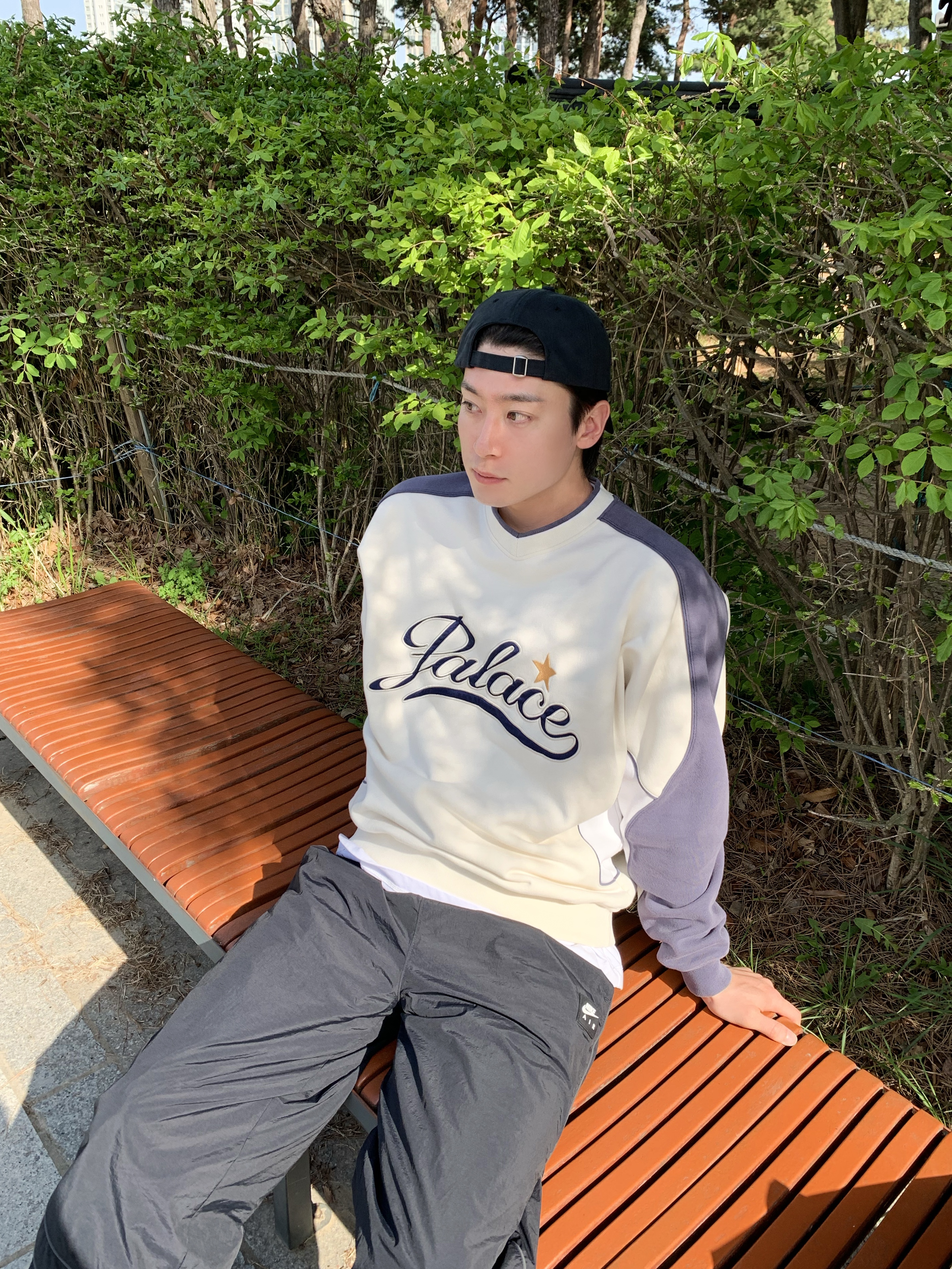 Palace Star Script Crew Soft White - 24SS, Nike Solo Swoosh Track Pants Black - Asia 착용 스타일 - 1