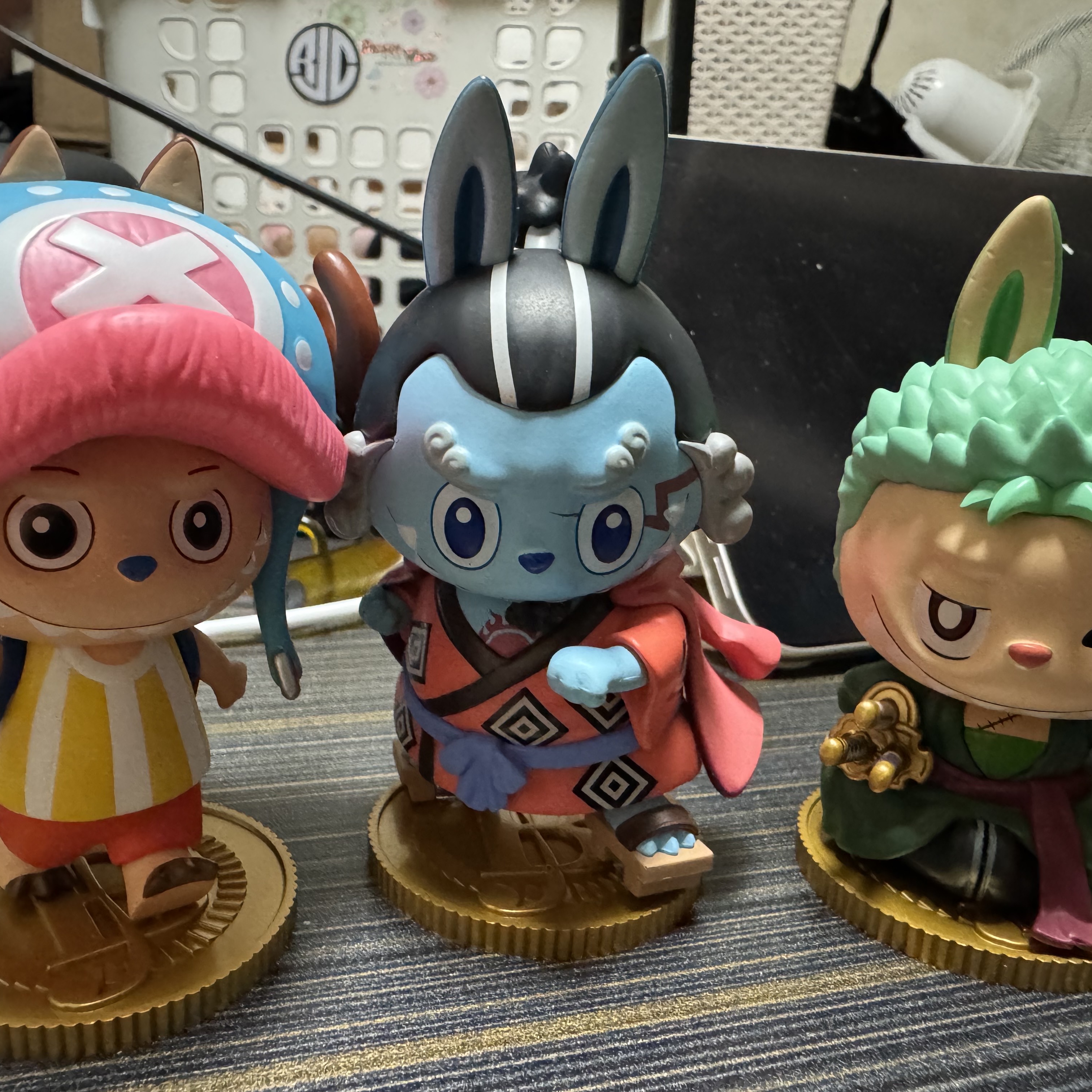 Pop Mart Labubu The Monsters x One Piece Series Figures Sealed Case (1 Blind Box) 착용 스타일