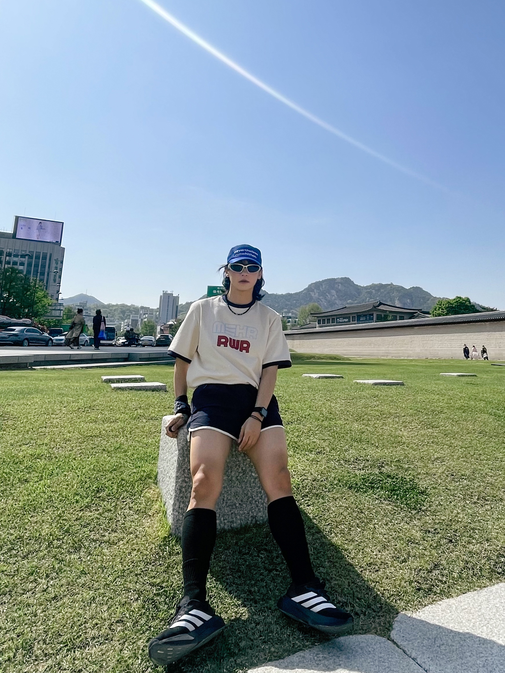 [KREAM 단독] RWR x MEHR Ringer T-Shirt Cream, [KREAM 단독] RWR x MEHR 3inch Shorts Dark Navy 착용 스타일 - 5