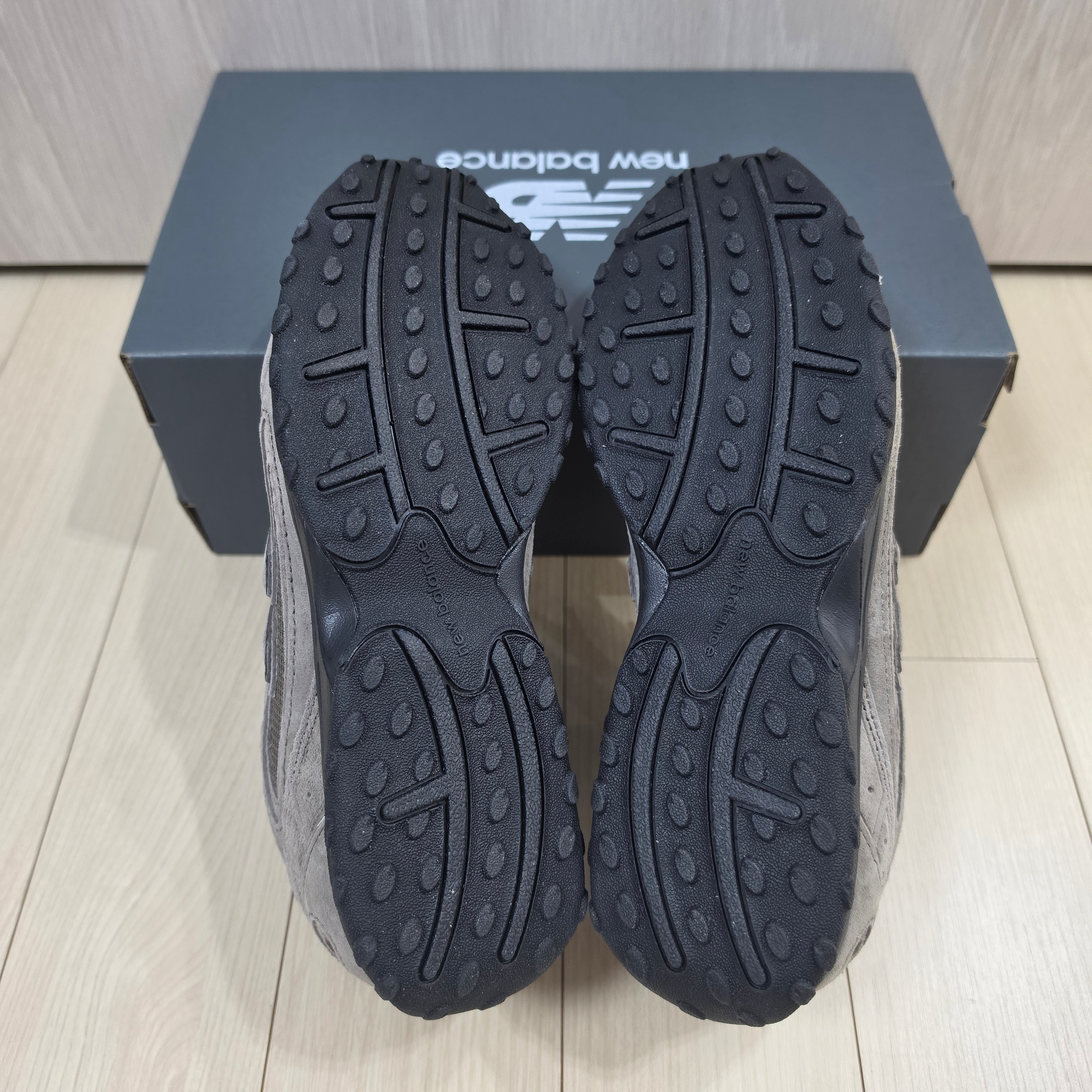 New Balance 204L Year of the Horse Thunder Brown Black 착용 스타일 - 4
