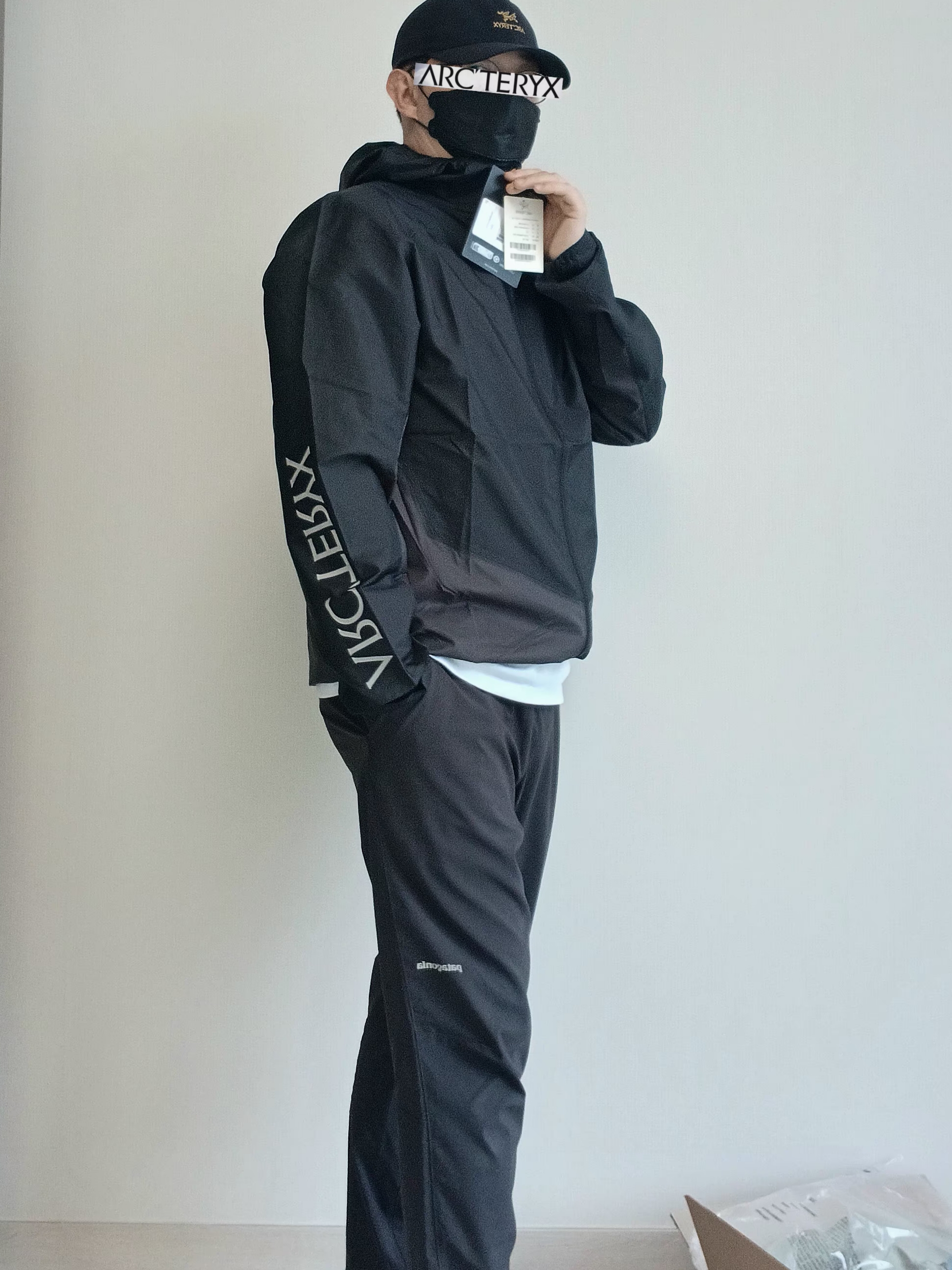 Patagonia Terrebonne Joggers Black, Arc'teryx Bird Word Cap 24K Black 착용 스타일 - 8