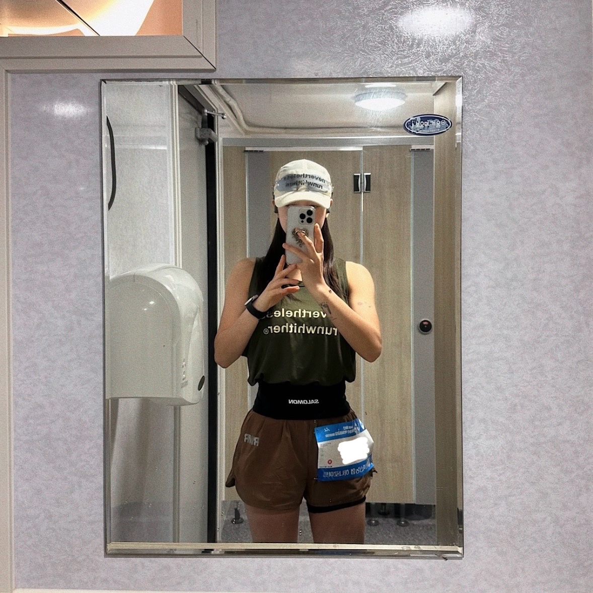[KREAM 단독] runwhither 3inch Shorts Brown, [KREAM 단독] runwhither Racing Singlet Khaki 착용 스타일