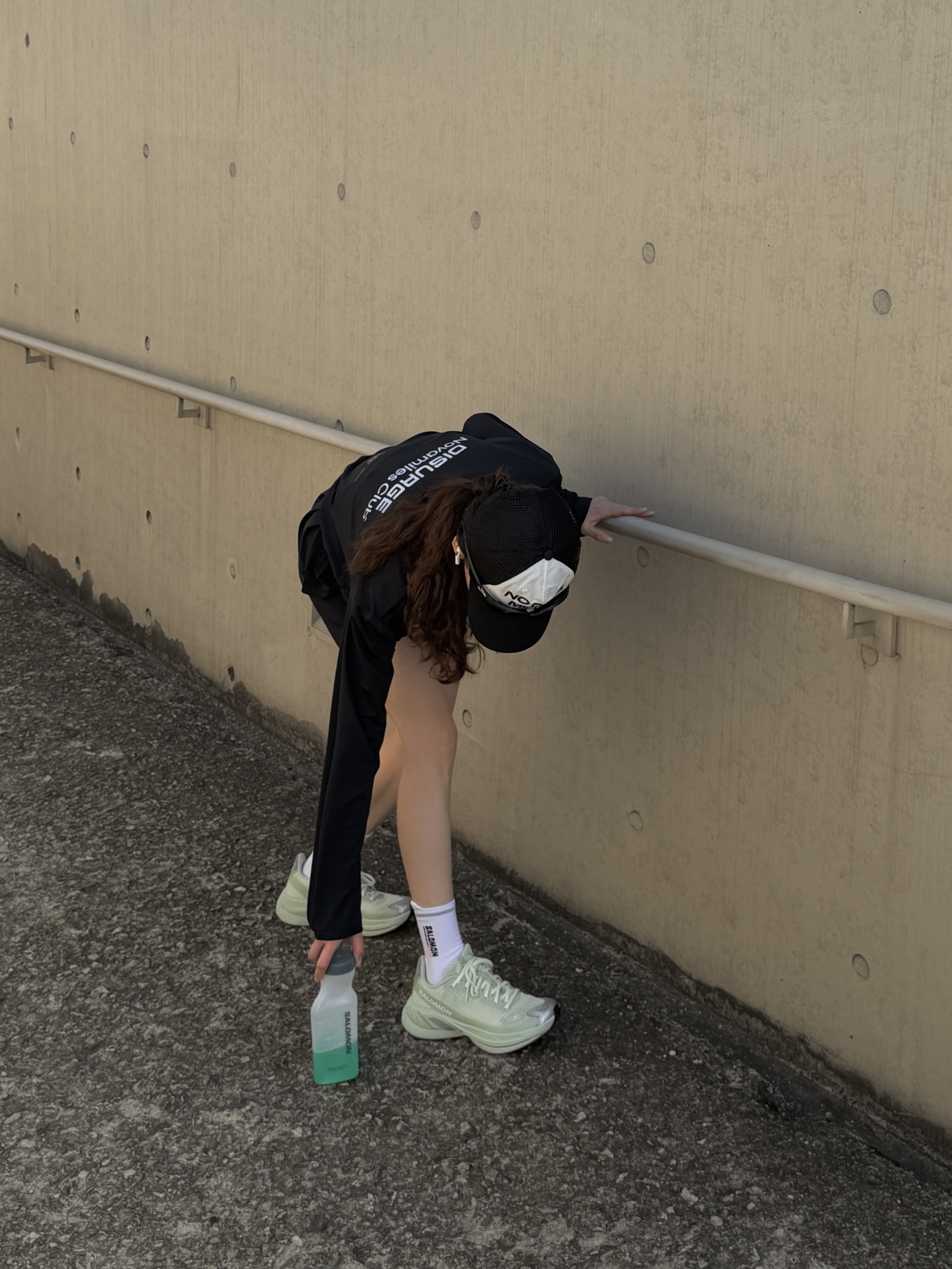 Salomon x MM6 Maison Margiela Spectur 2 Seafoam Green, Salomon Active 3D Bottle Belt Bright Khaki 착용 스타일 - 5