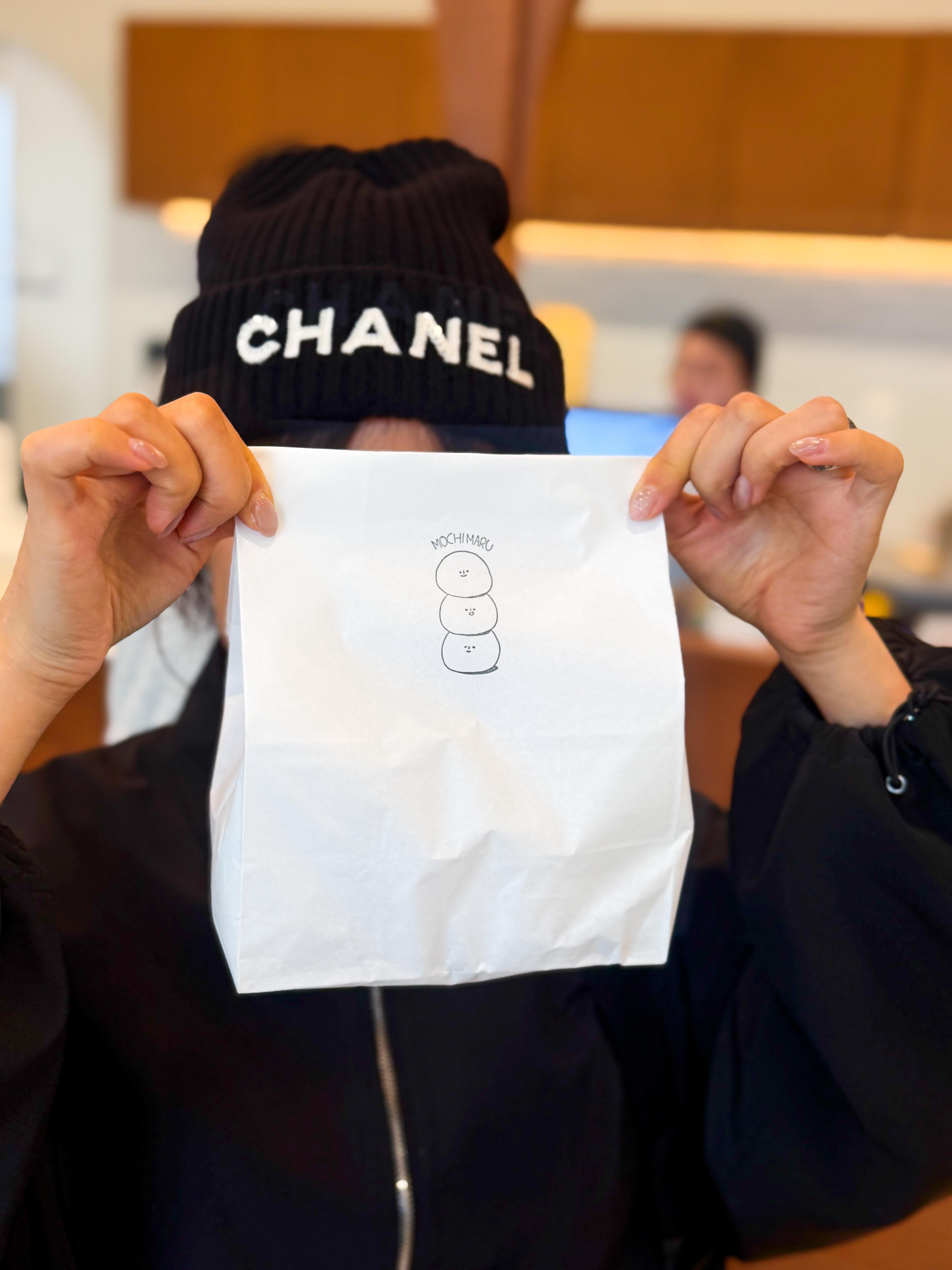 Chrome Hearts CH Las Vegas Trucker Hat Black, (W) Chanel Beanie Cashmere & Black 착용 스타일 - 4