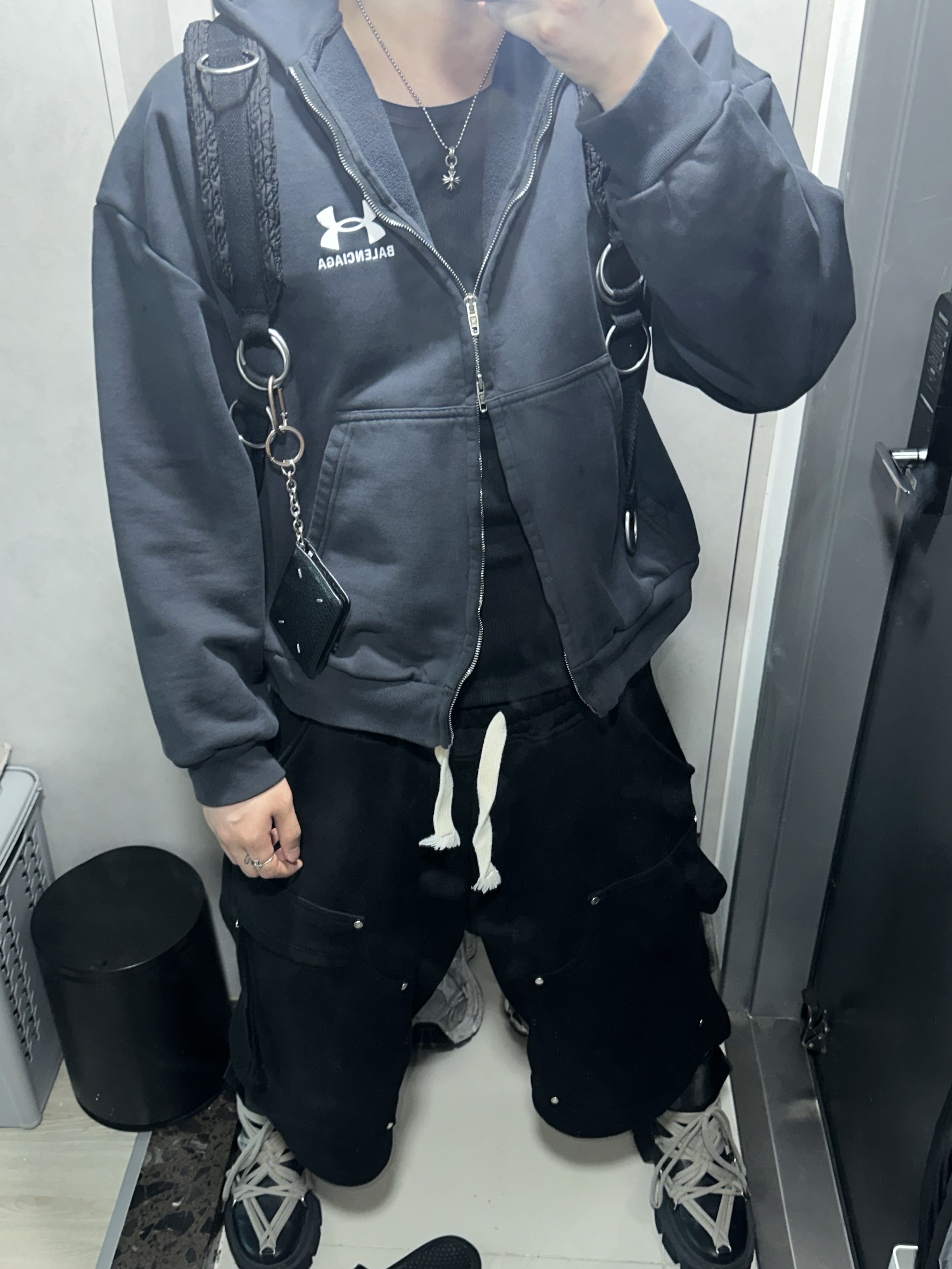 (W) Balenciaga x Under Armour Regular Fit Zip-Up Hoodie Black White, Dr. Martens x Rick Owens 1460 DMXL Megalace Black 착용 스타일