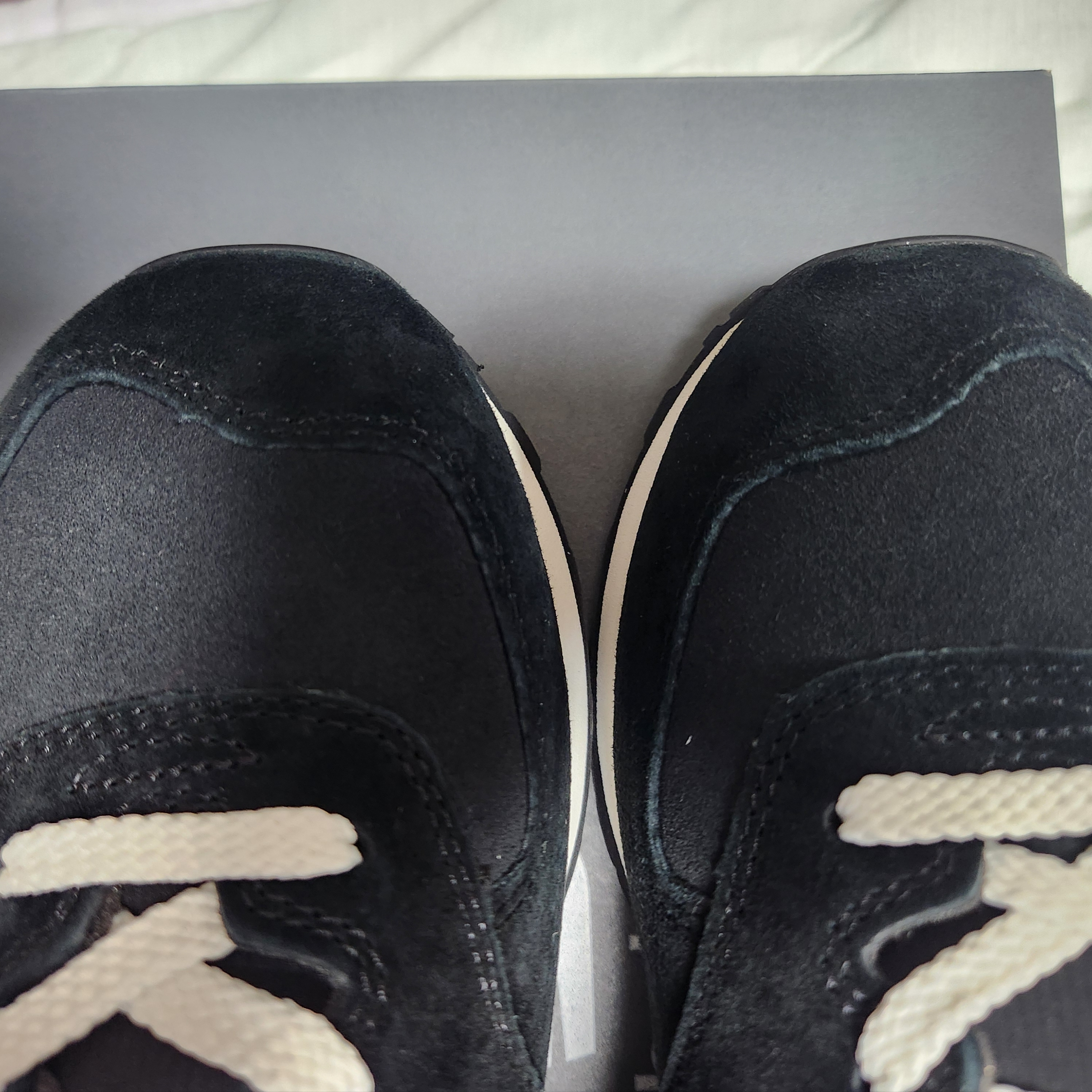 New Balance 574 Black White 착용 스타일 - 1