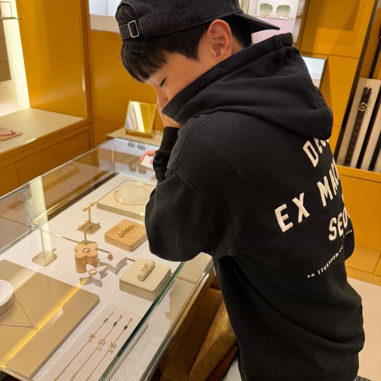 Deus Ex Machina College Address Hoodie Zip Up Black 착용 스타일
