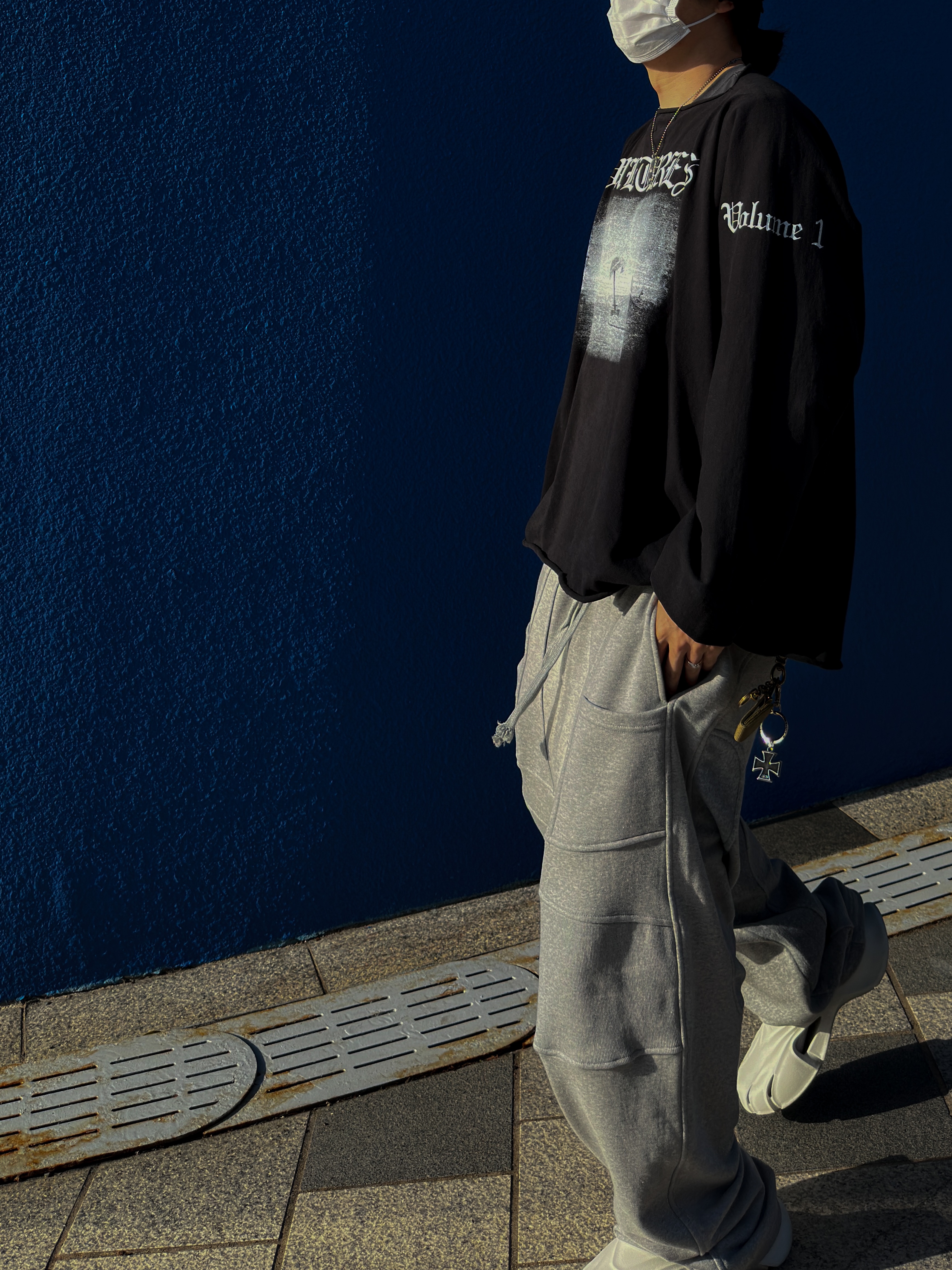 Wapworks Biker Sweat Pants Grey, Balenciaga Rubber Mold Closed Beige 착용 스타일 - 2